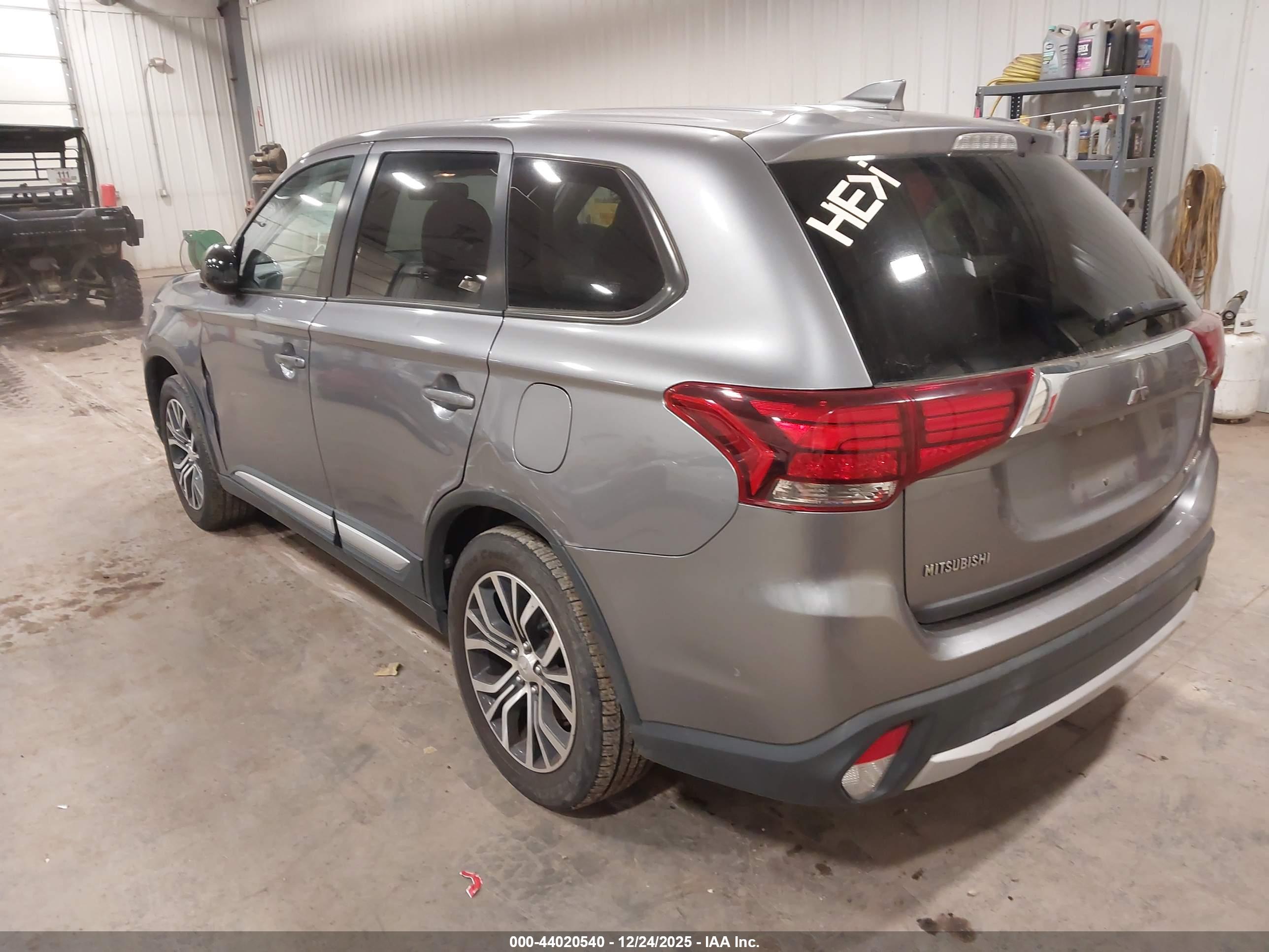 MITSUBISHI OUTLANDER image 3