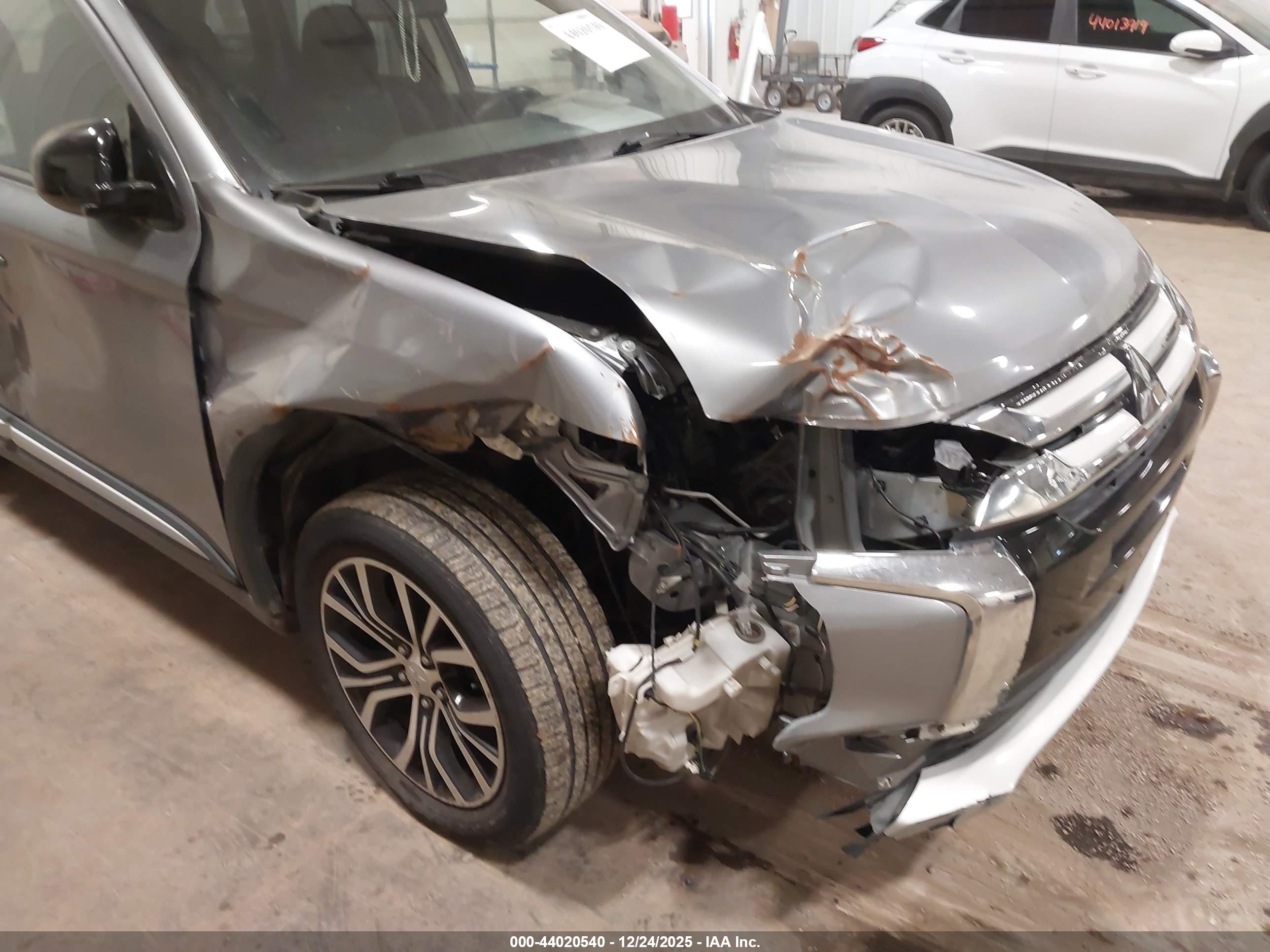 MITSUBISHI OUTLANDER image 6
