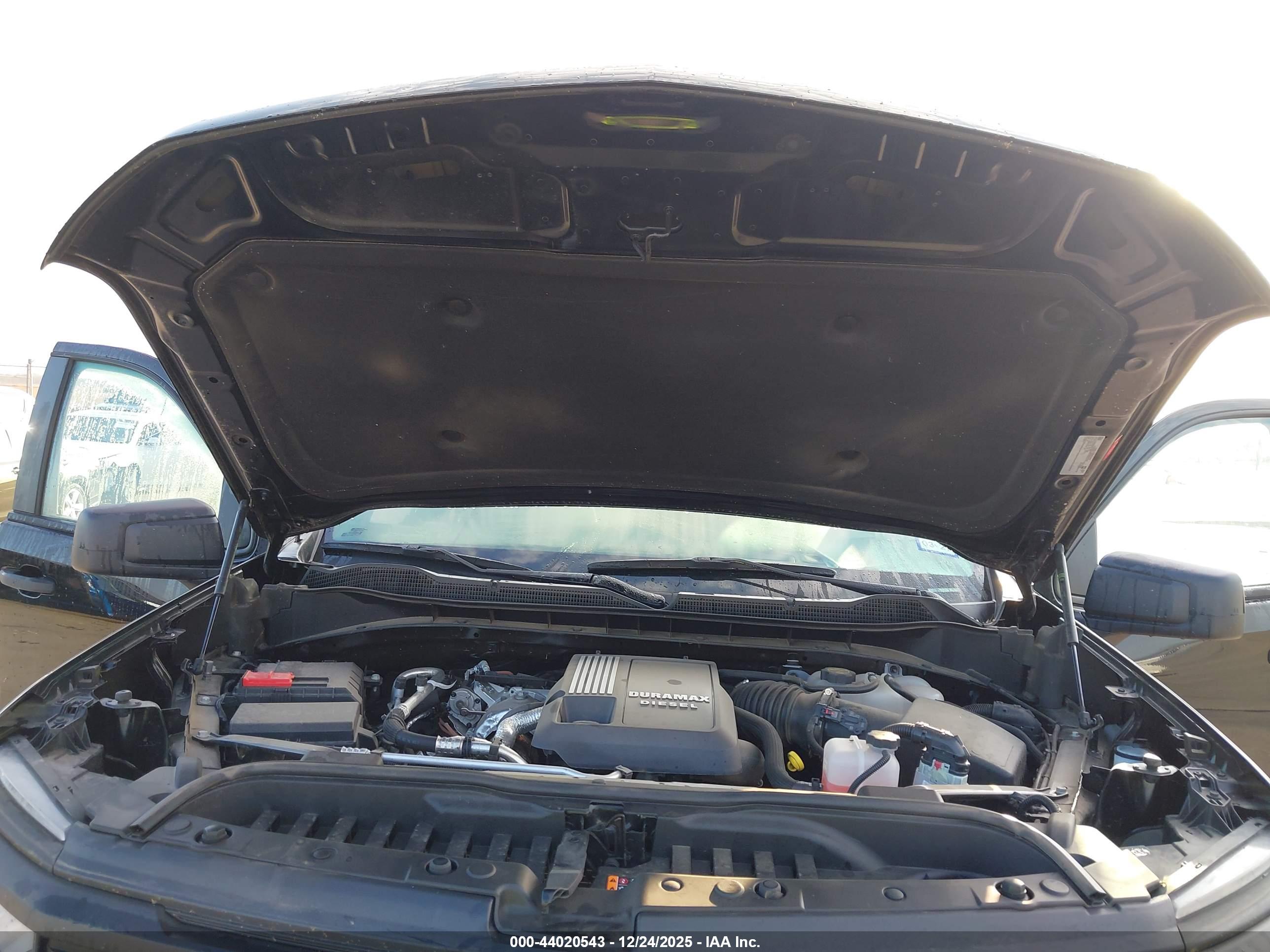 CHEVROLET SILVERADO image 10