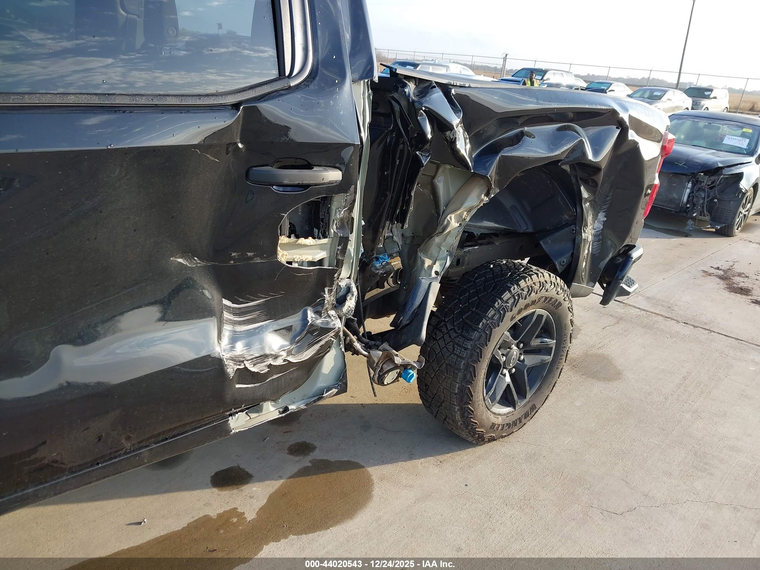 CHEVROLET SILVERADO image 6