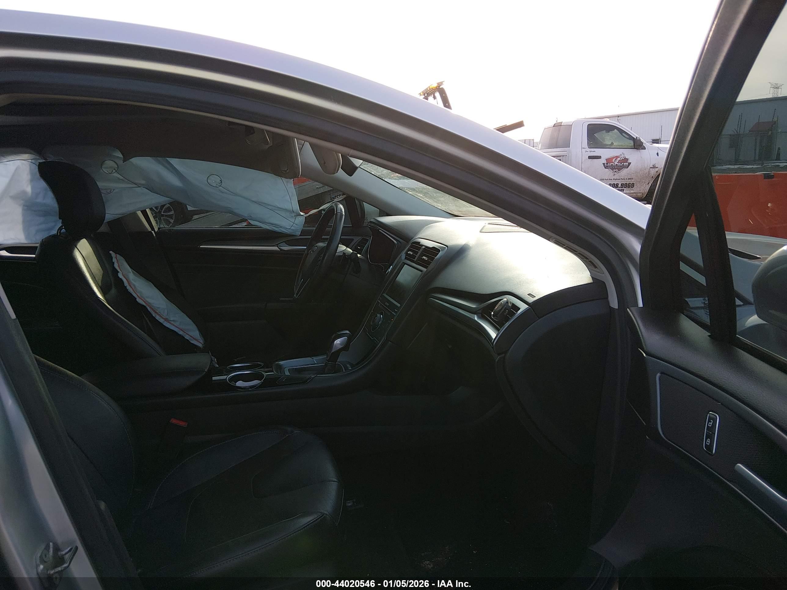 FORD FUSION image 5