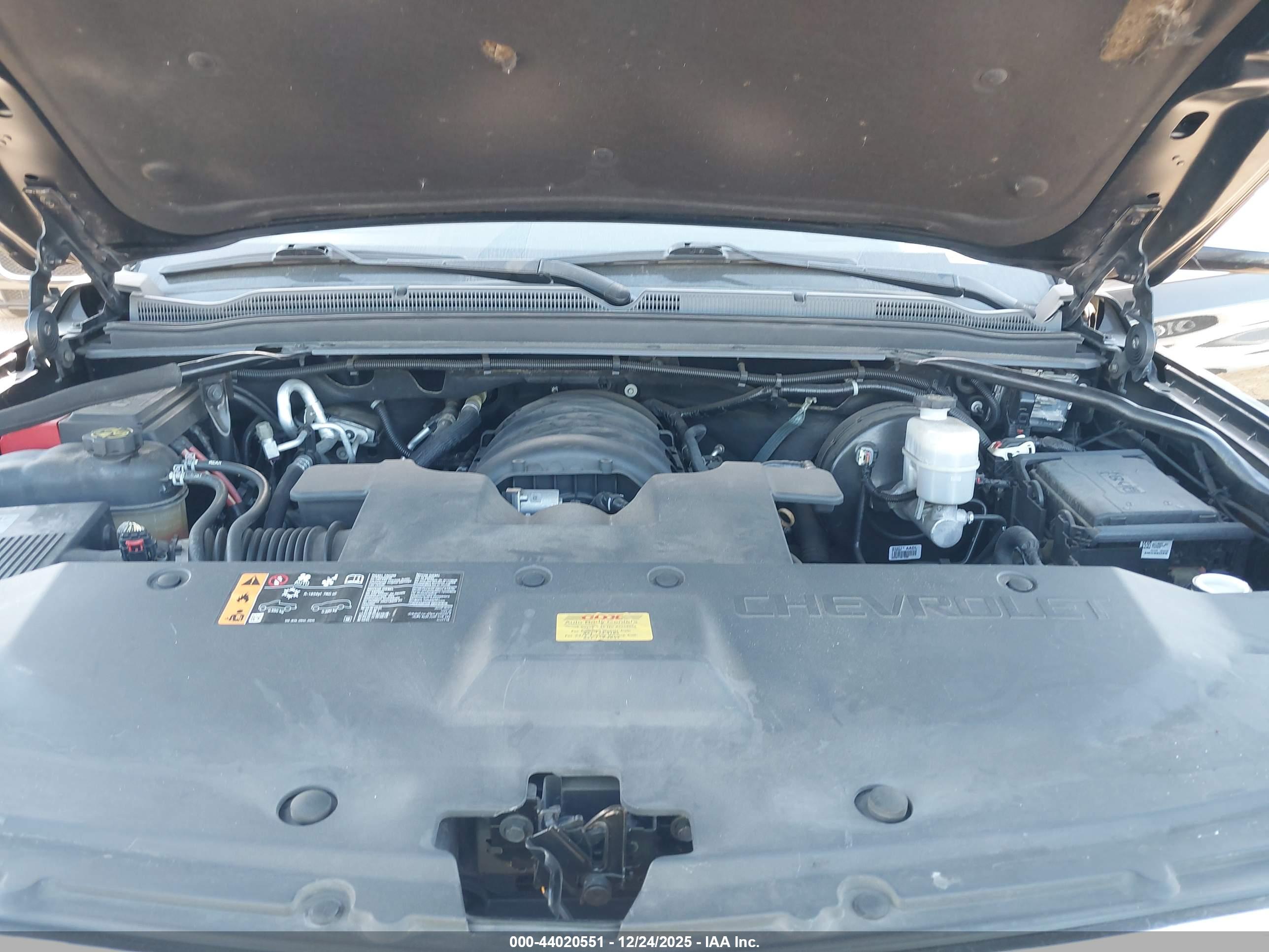 CHEVROLET SUBURBAN image 10