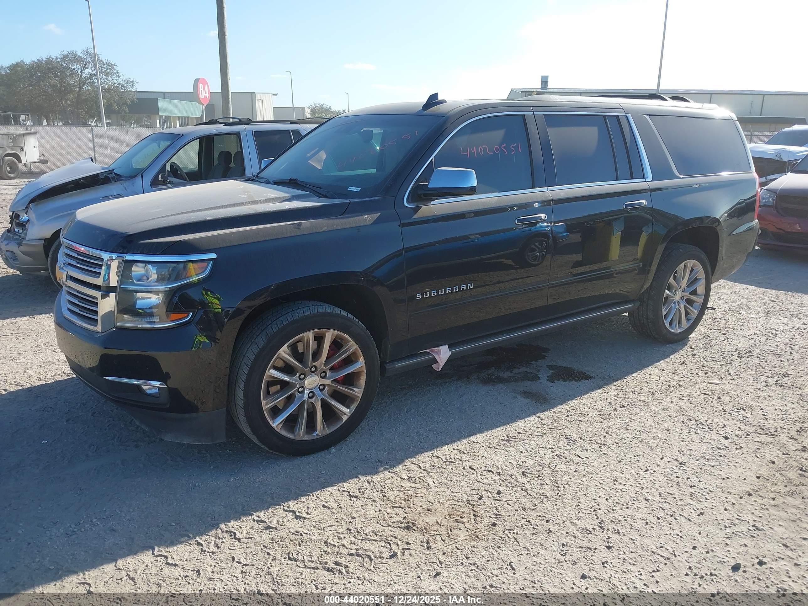 CHEVROLET SUBURBAN image 2