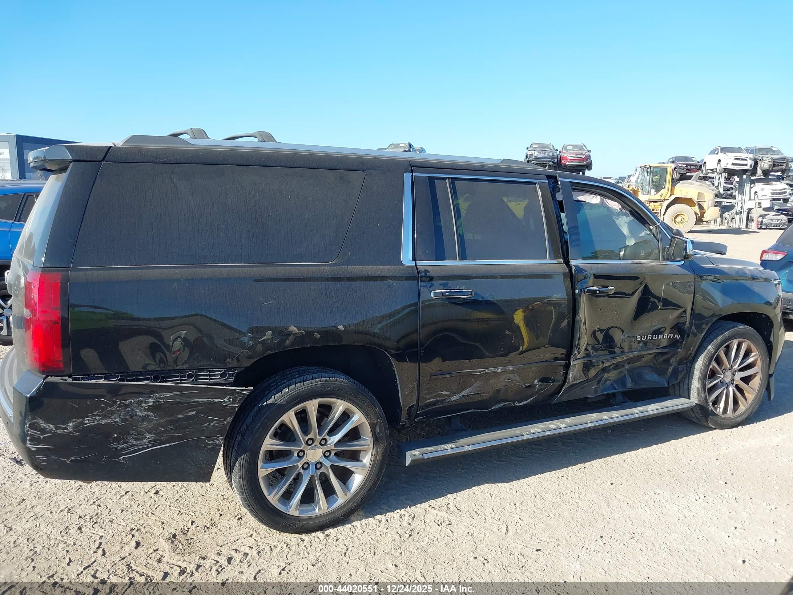 CHEVROLET SUBURBAN image 6