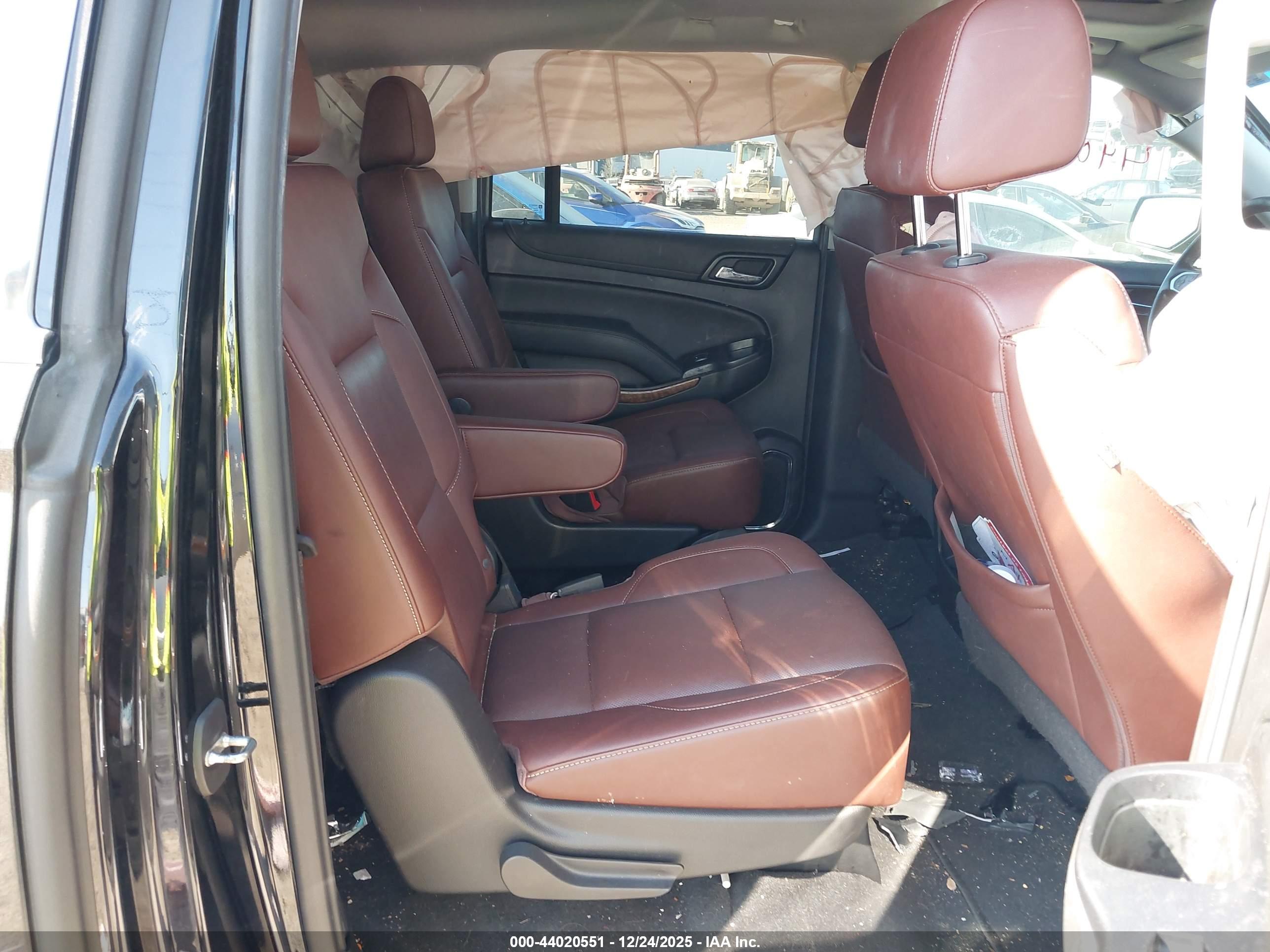 CHEVROLET SUBURBAN image 8