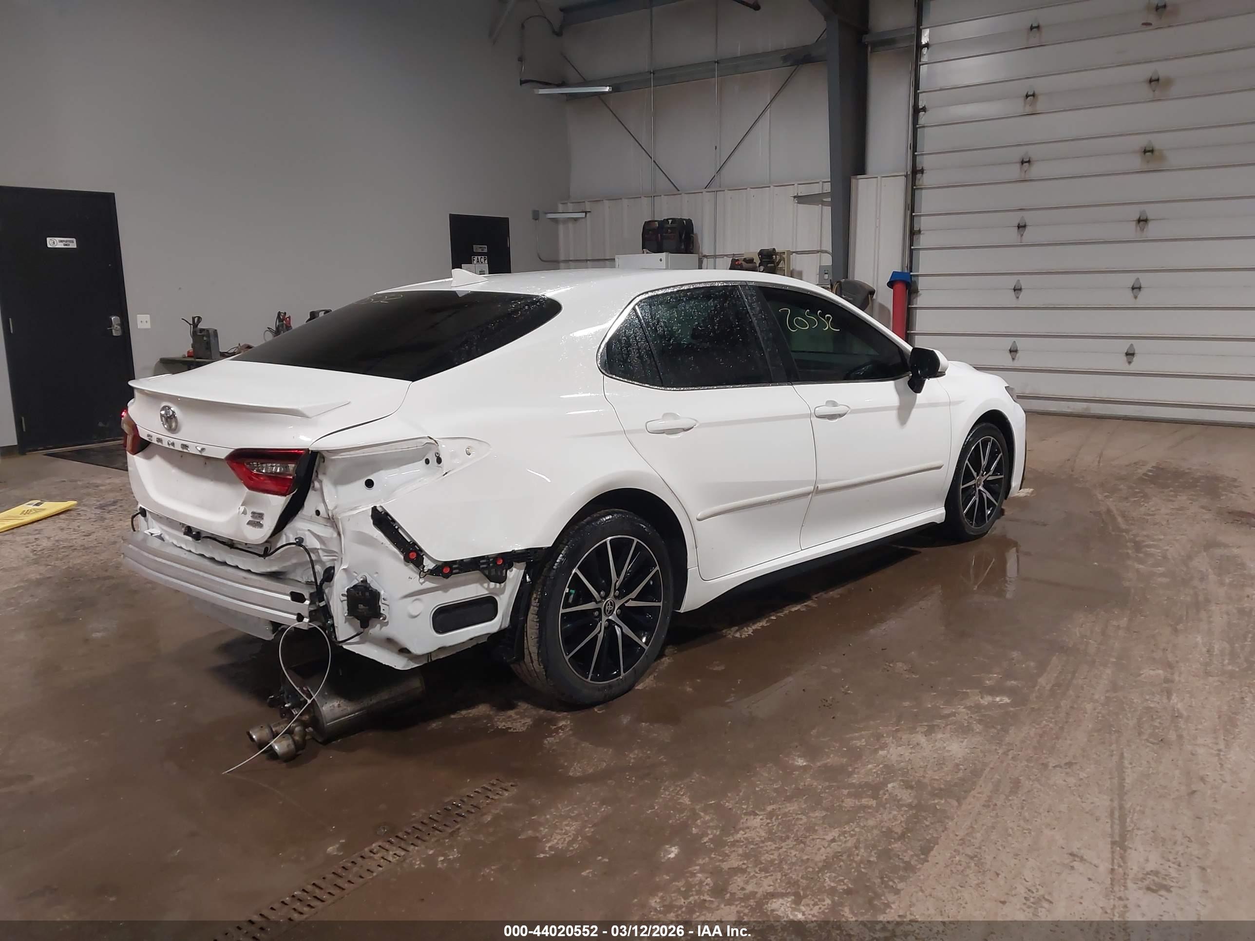 TOYOTA CAMRY image 4