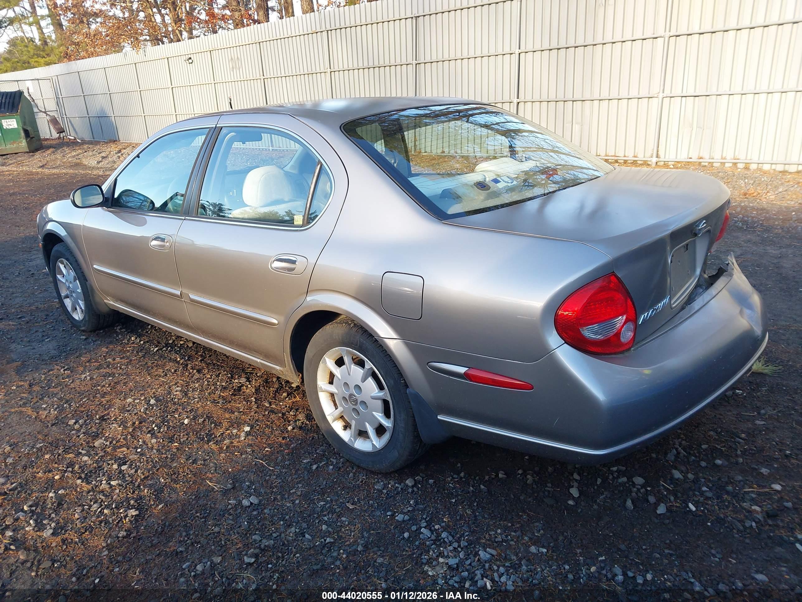NISSAN MAXIMA image 3