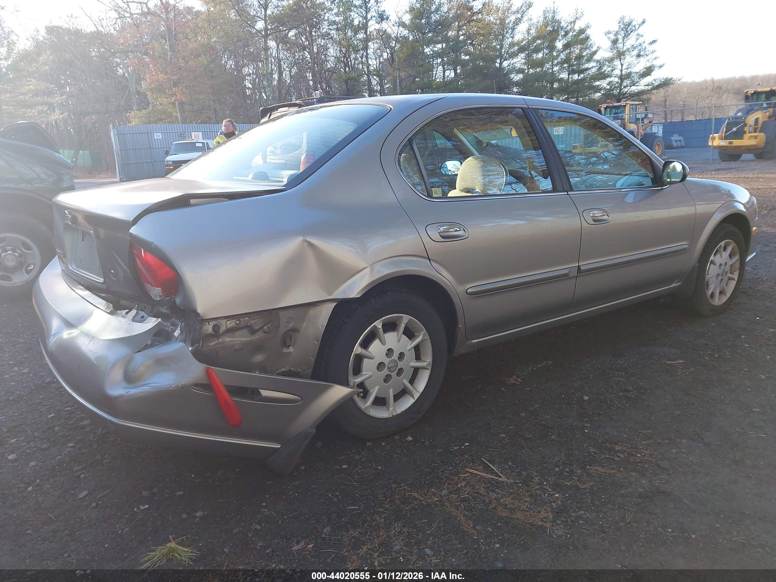 NISSAN MAXIMA image 4