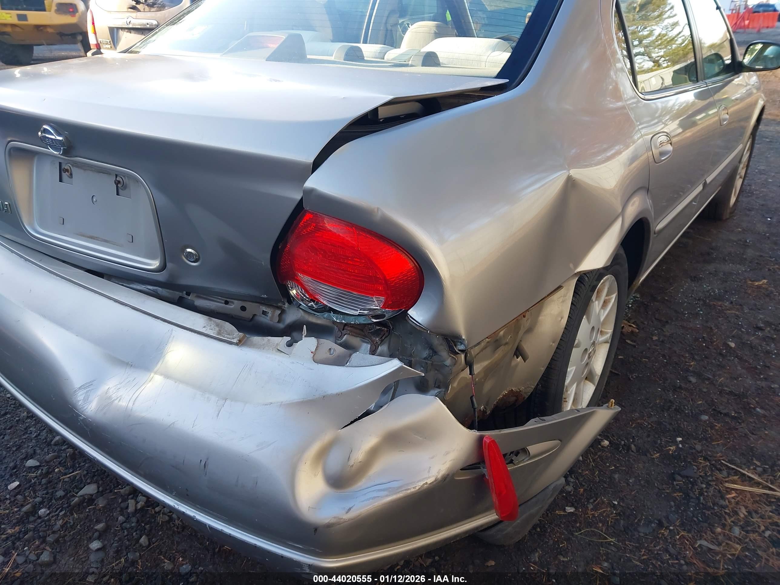 NISSAN MAXIMA image 6