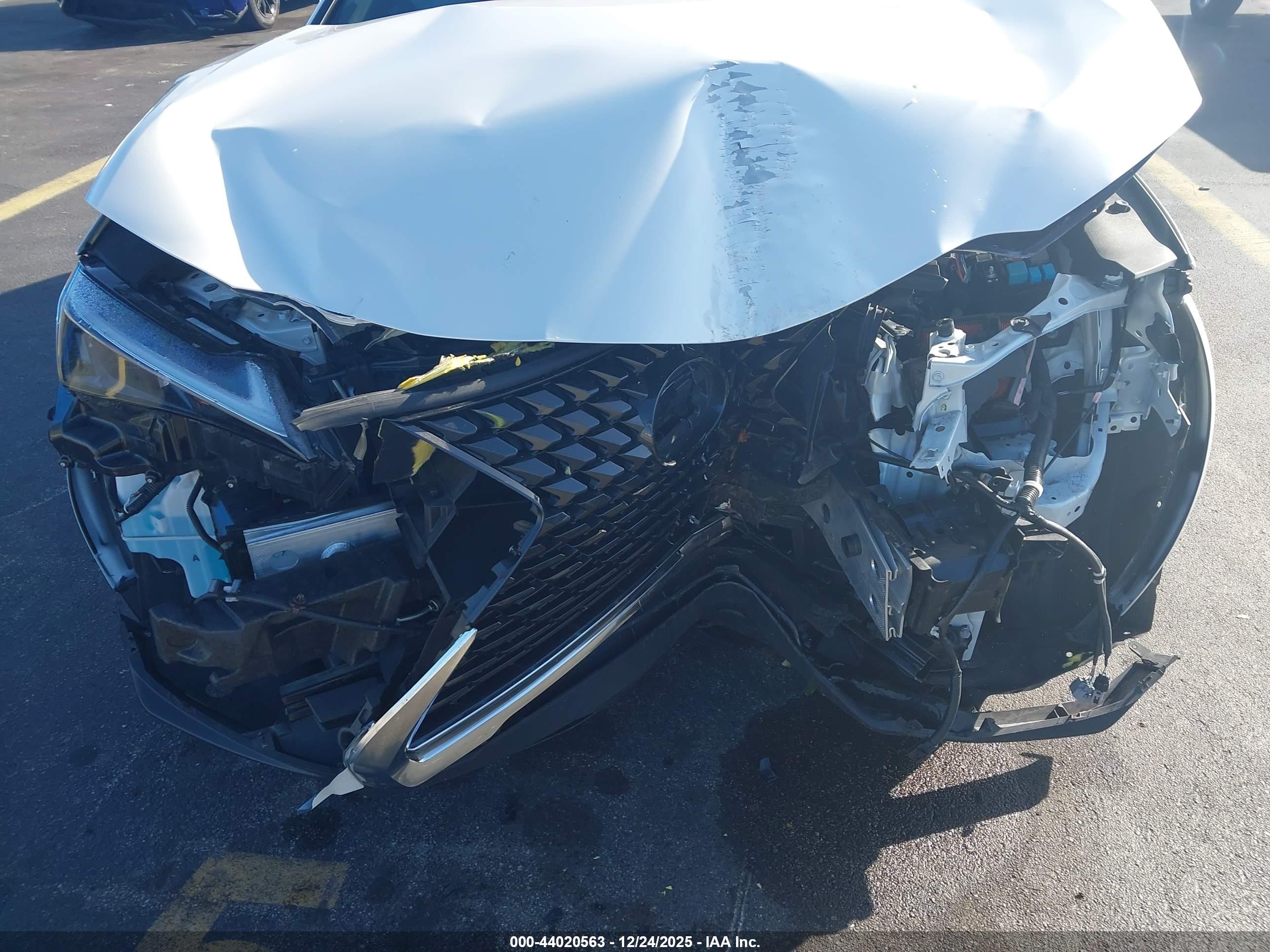 LEXUS UX image 6
