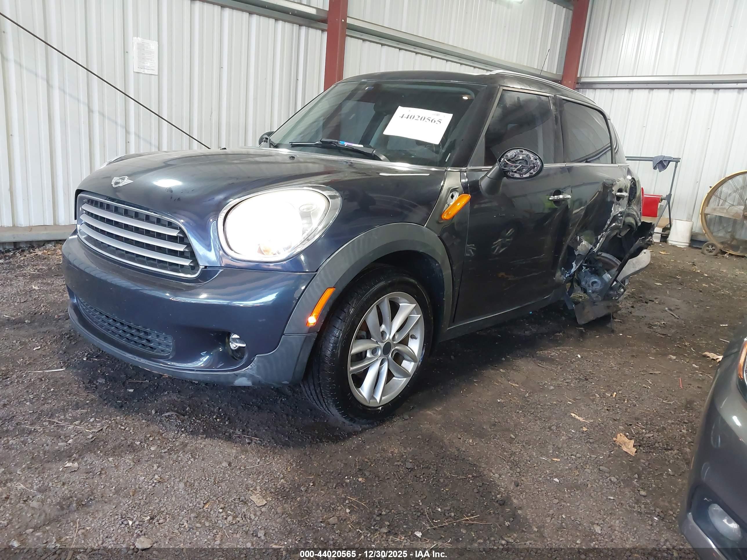 MINI COUNTRYMAN image 2