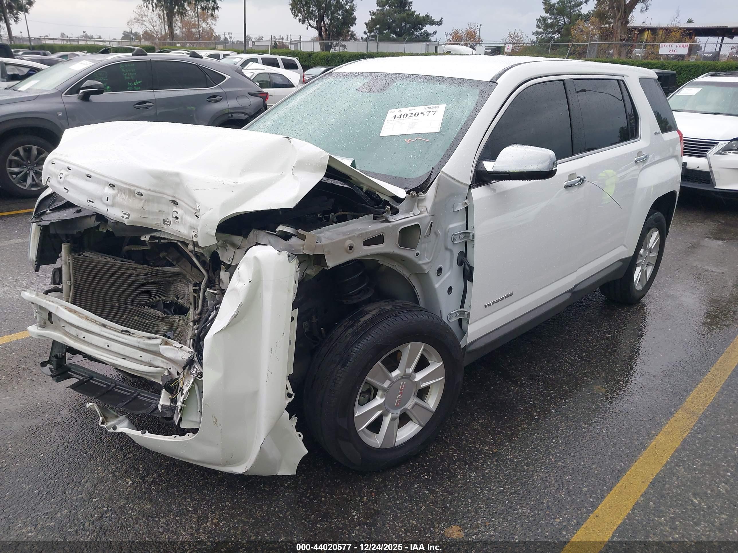 GMC TERRAIN image 2
