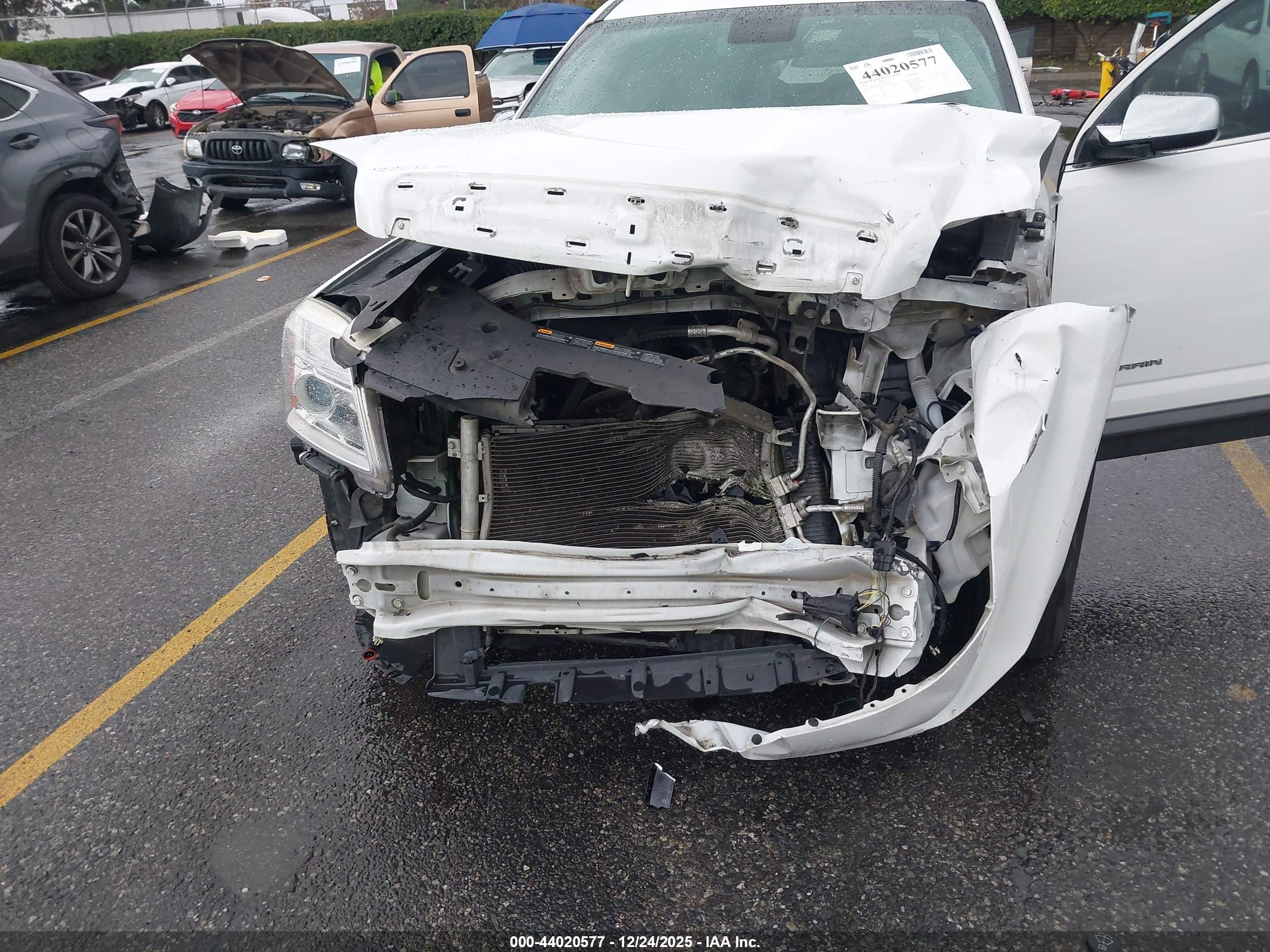 GMC TERRAIN image 6