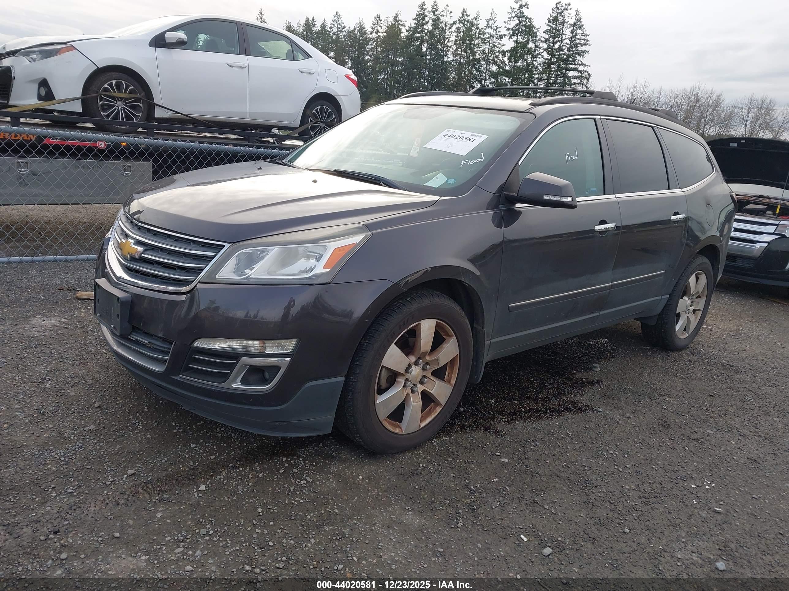 CHEVROLET TRAVERSE image 2