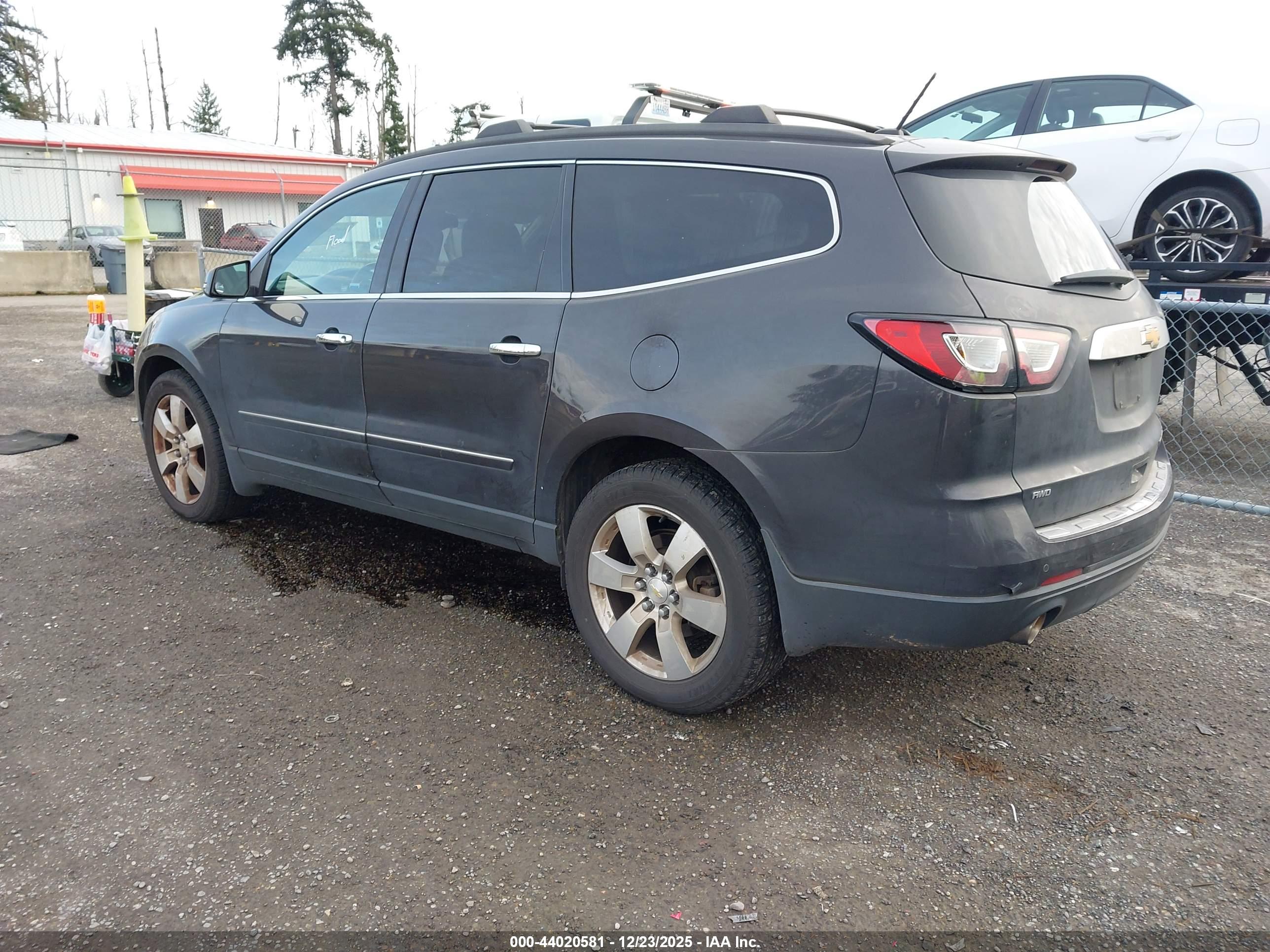 CHEVROLET TRAVERSE image 3