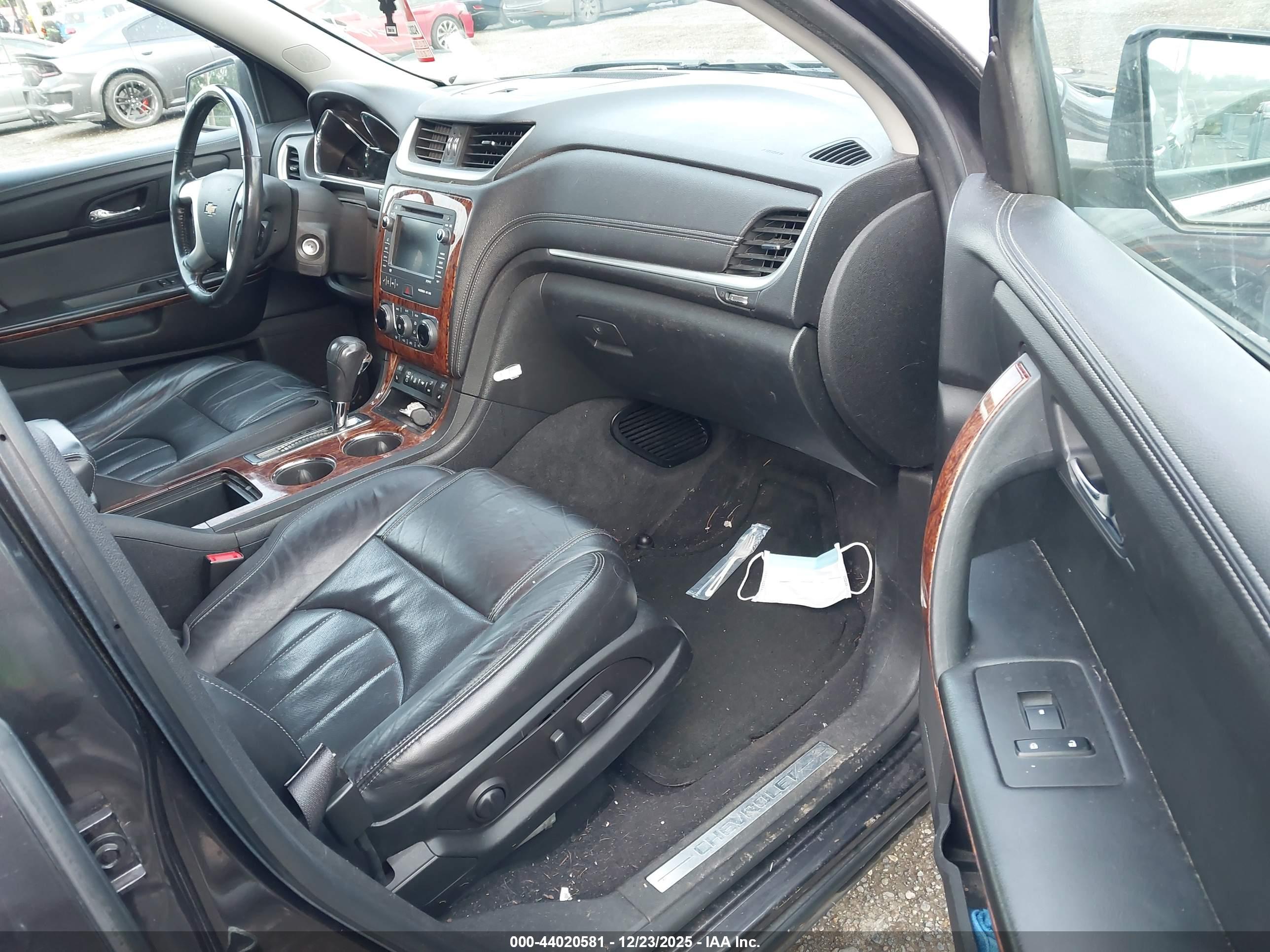 CHEVROLET TRAVERSE image 5