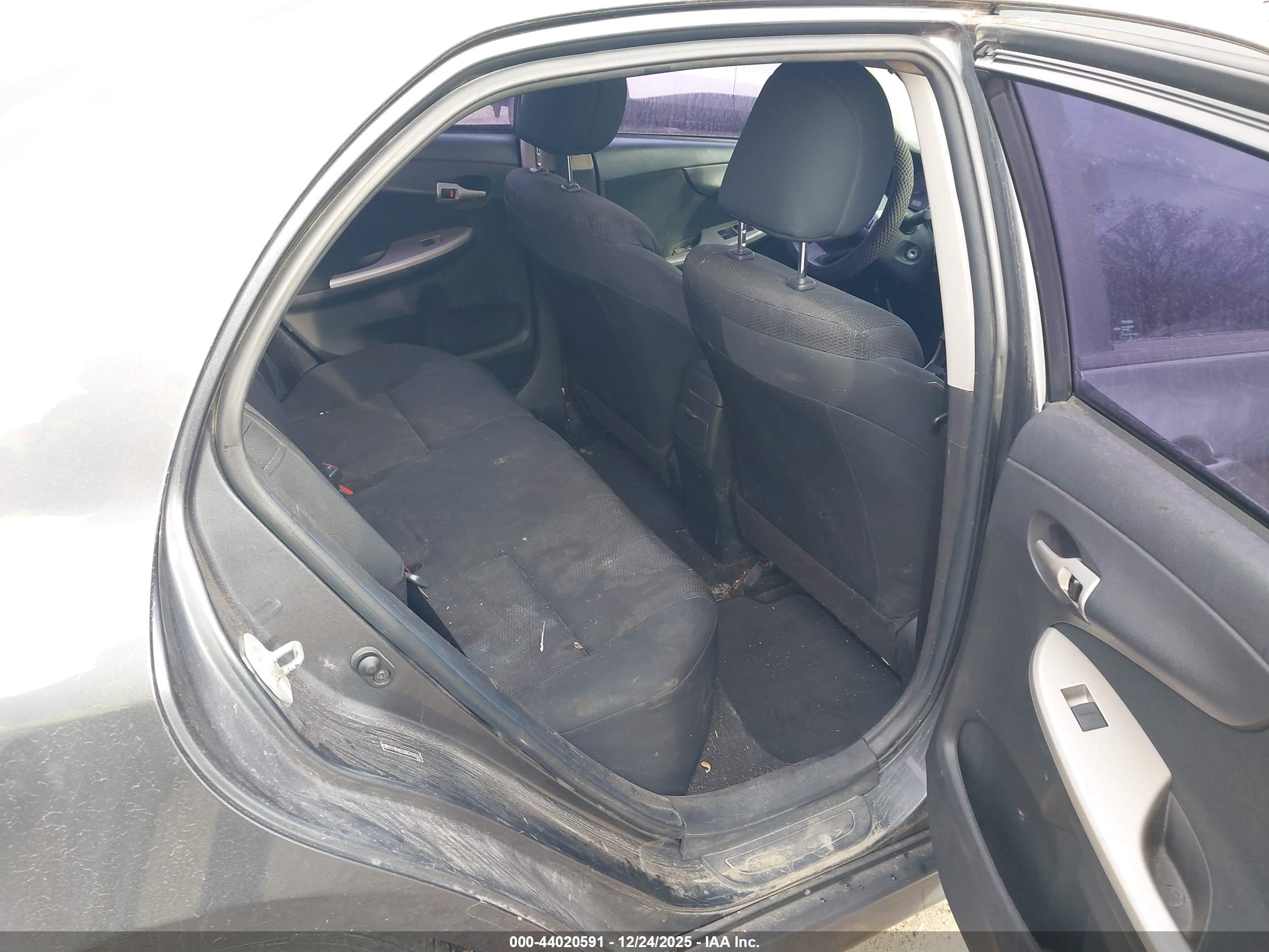 TOYOTA COROLLA image 8