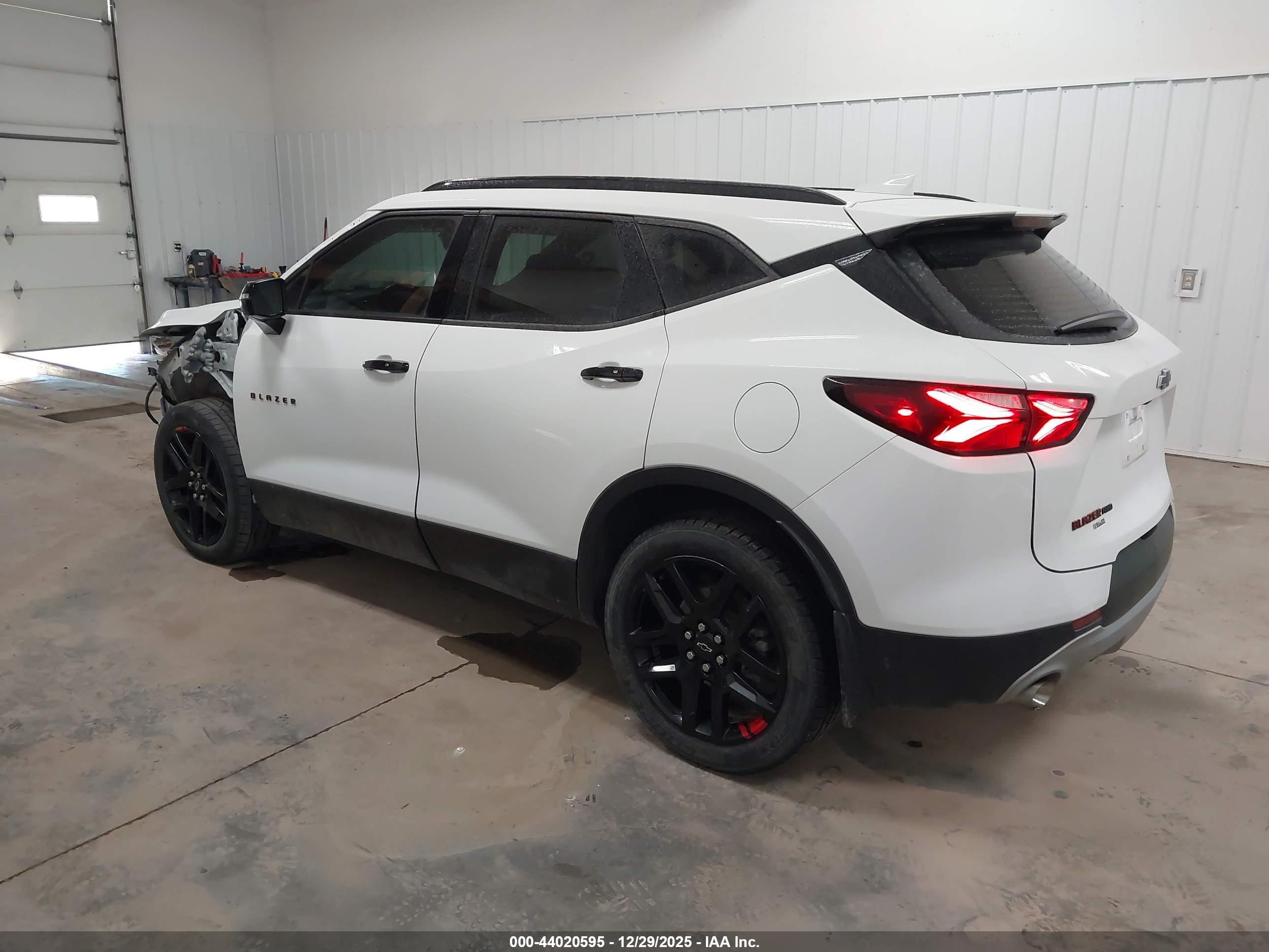 CHEVROLET BLAZER image 3