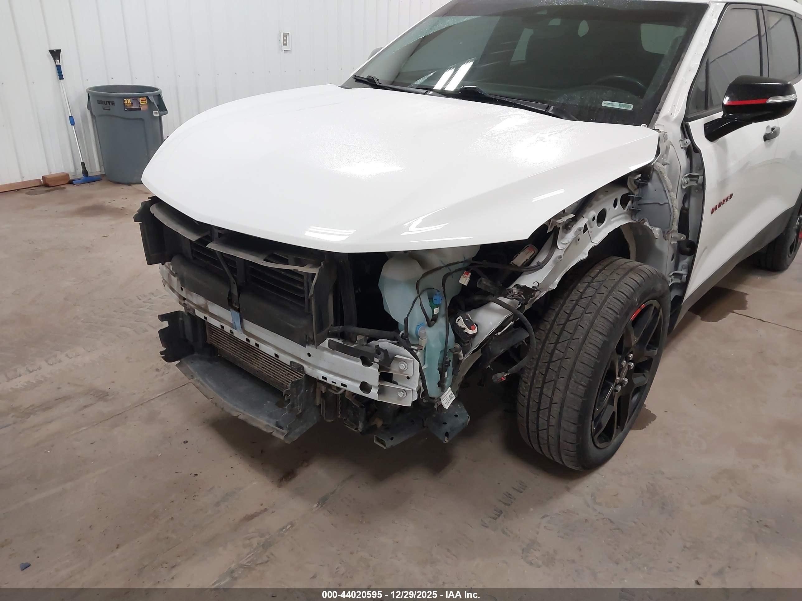 CHEVROLET BLAZER image 6