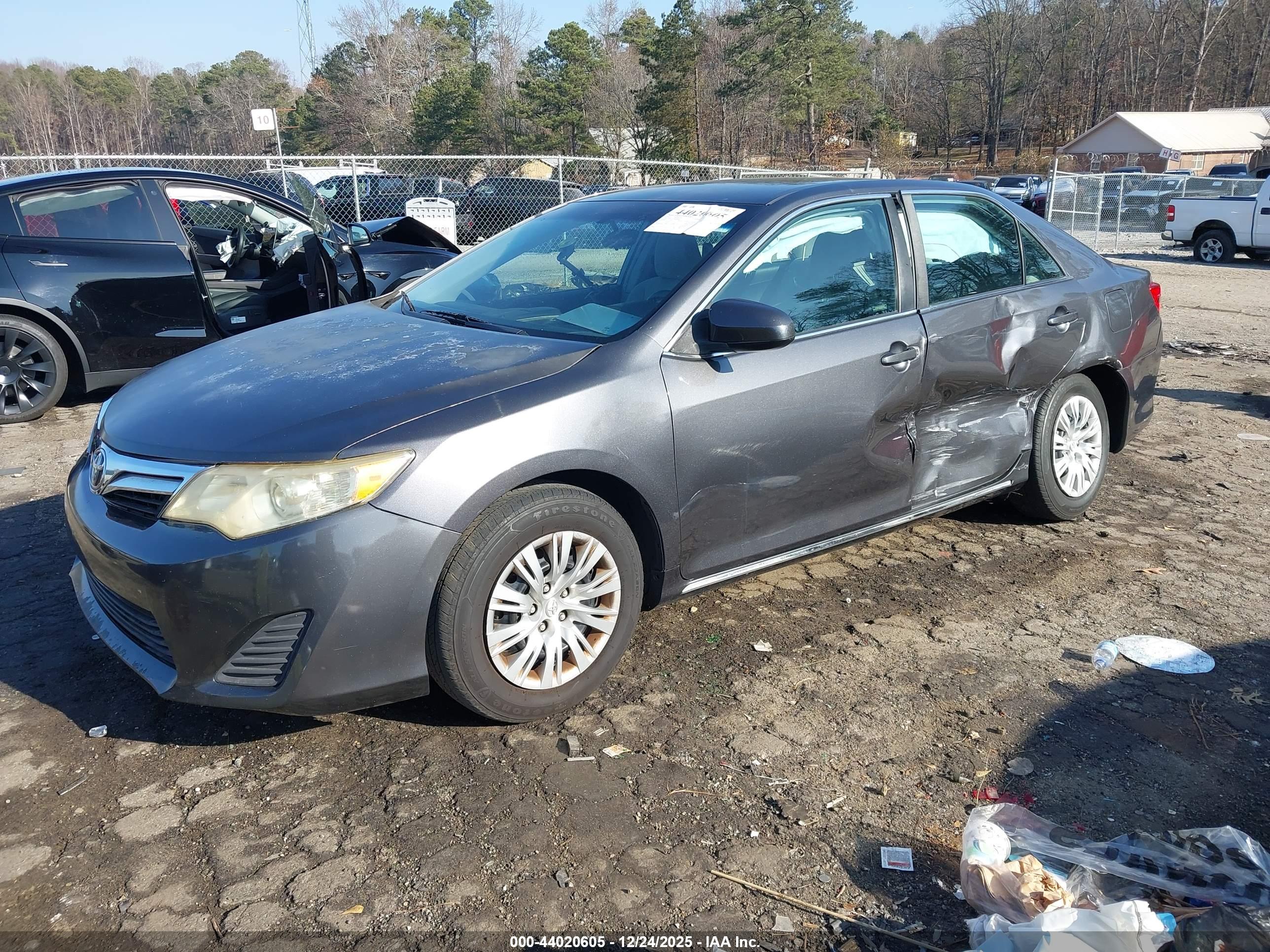 TOYOTA CAMRY image 2