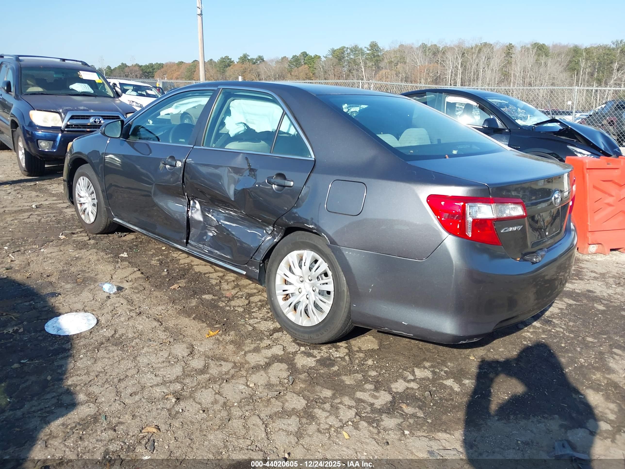 TOYOTA CAMRY image 3