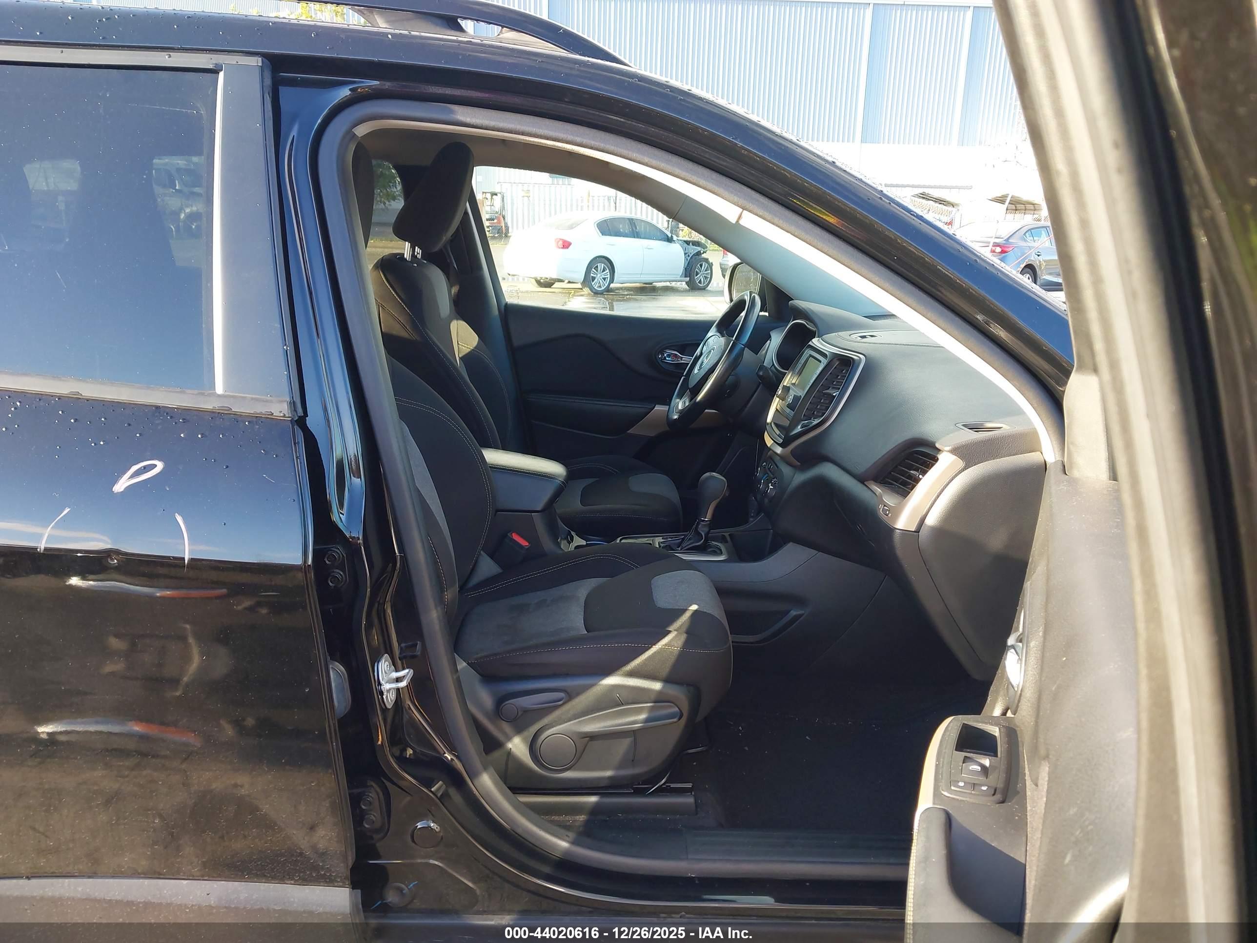 JEEP CHEROKEE image 5