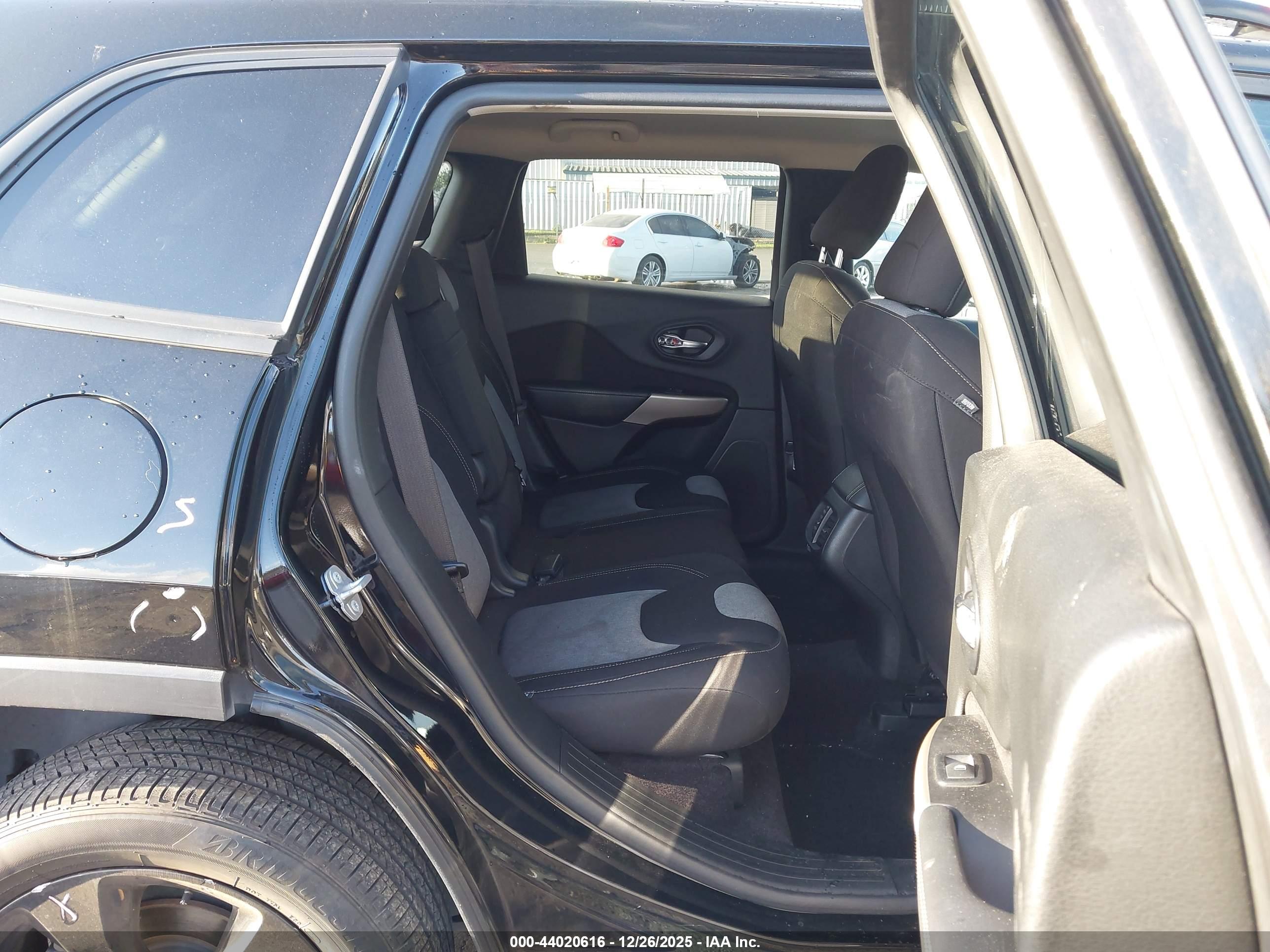 JEEP CHEROKEE image 8