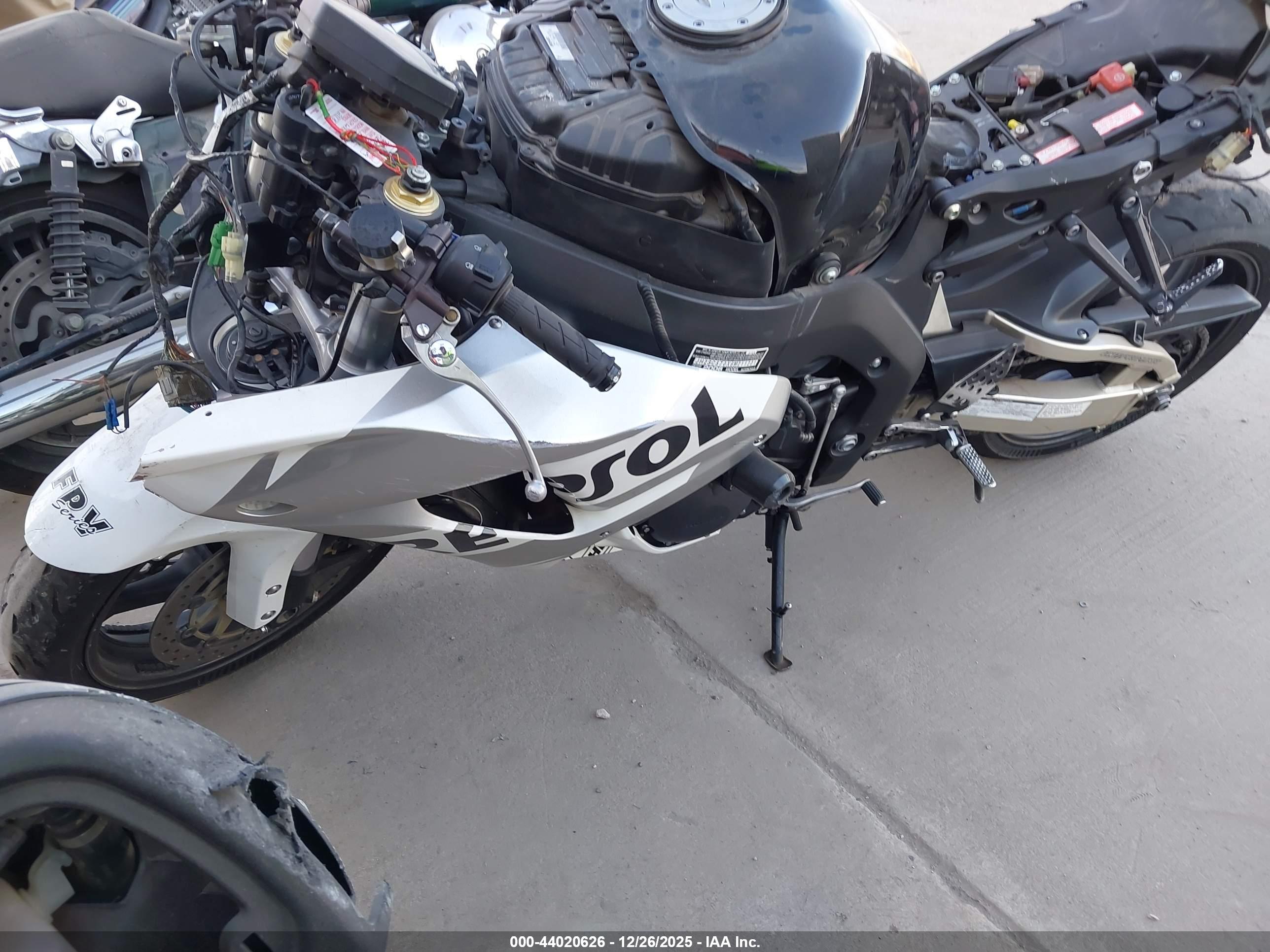 HONDA CBR1000 image 2