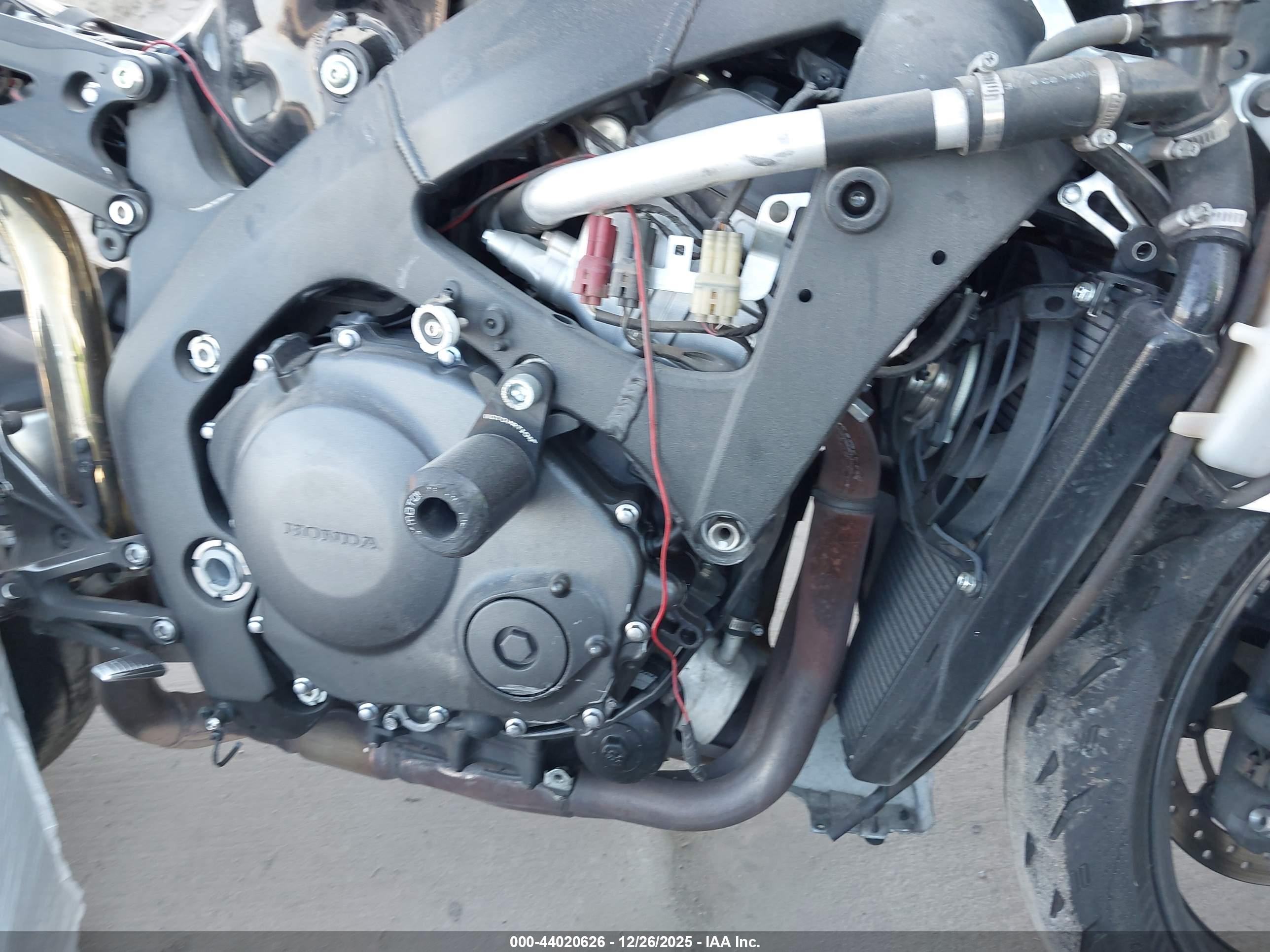 HONDA CBR1000 image 8