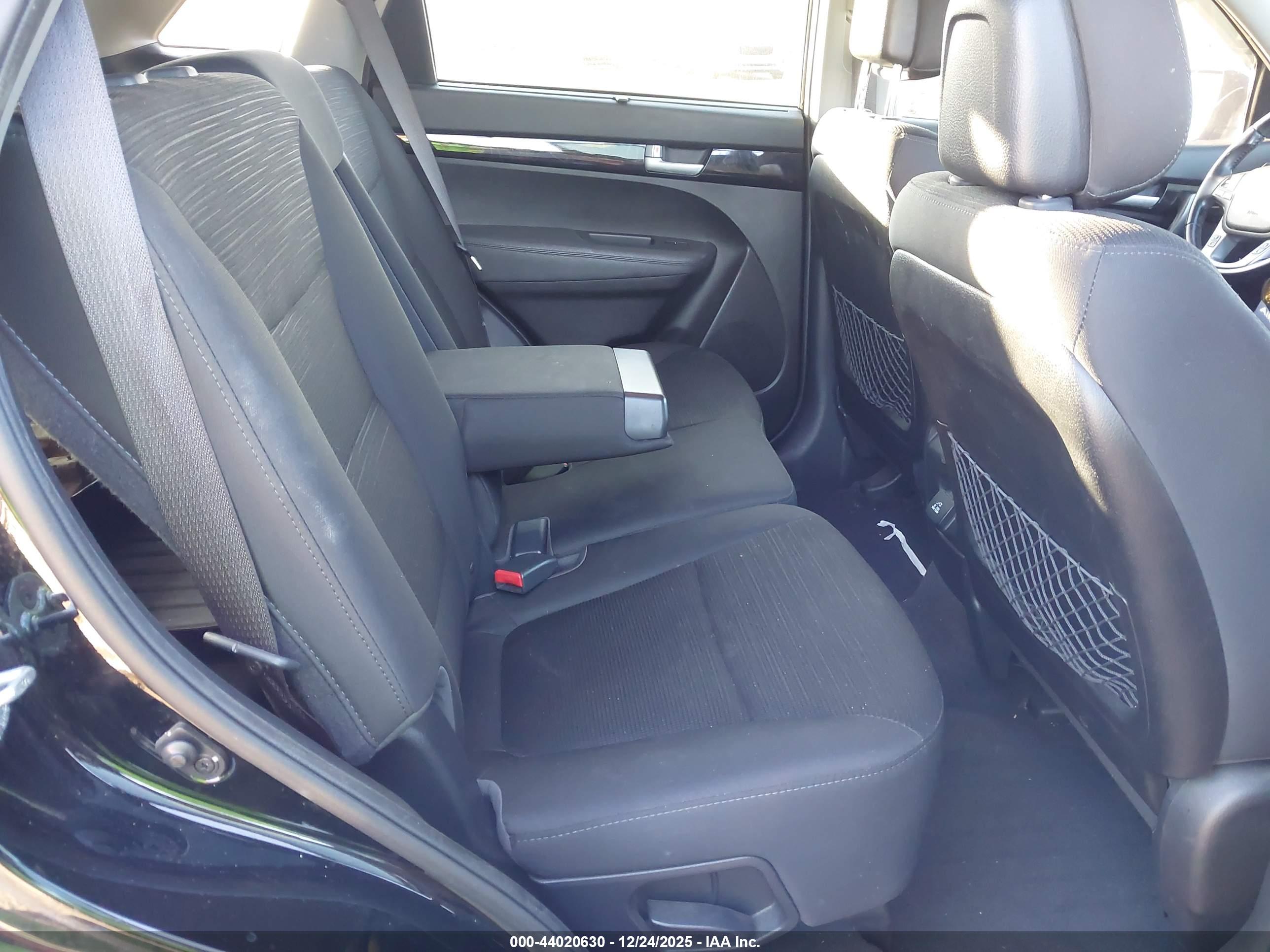 KIA SORENTO image 8