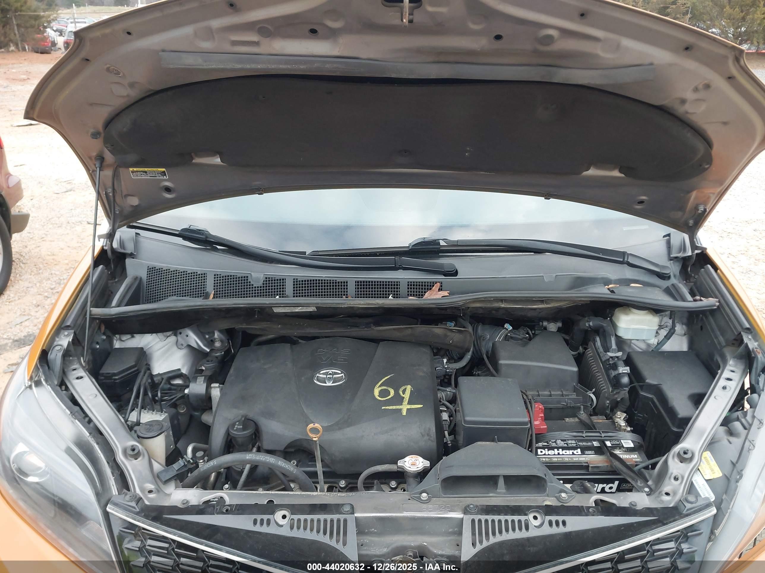 TOYOTA SIENNA image 10