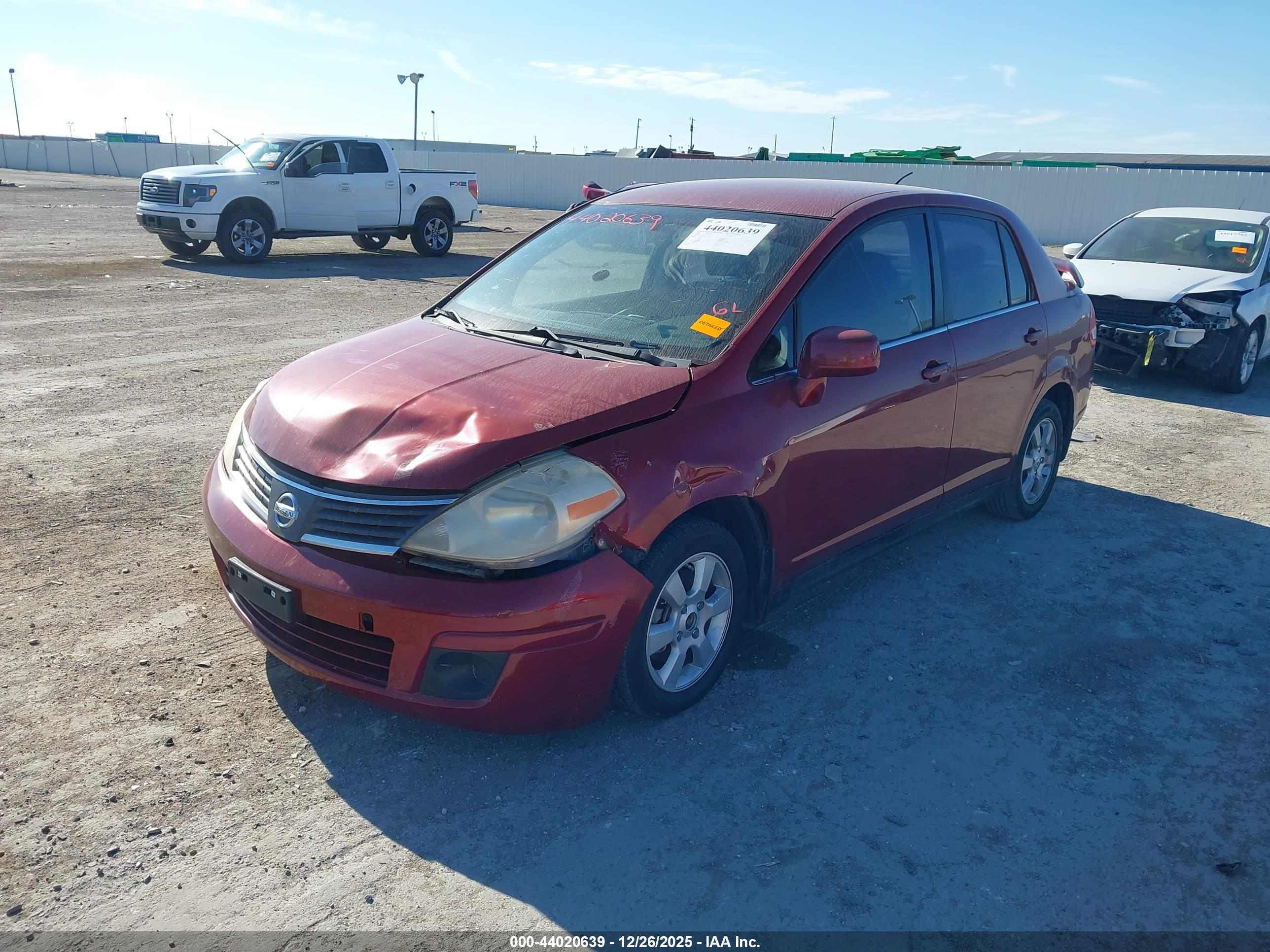 NISSAN VERSA image 2