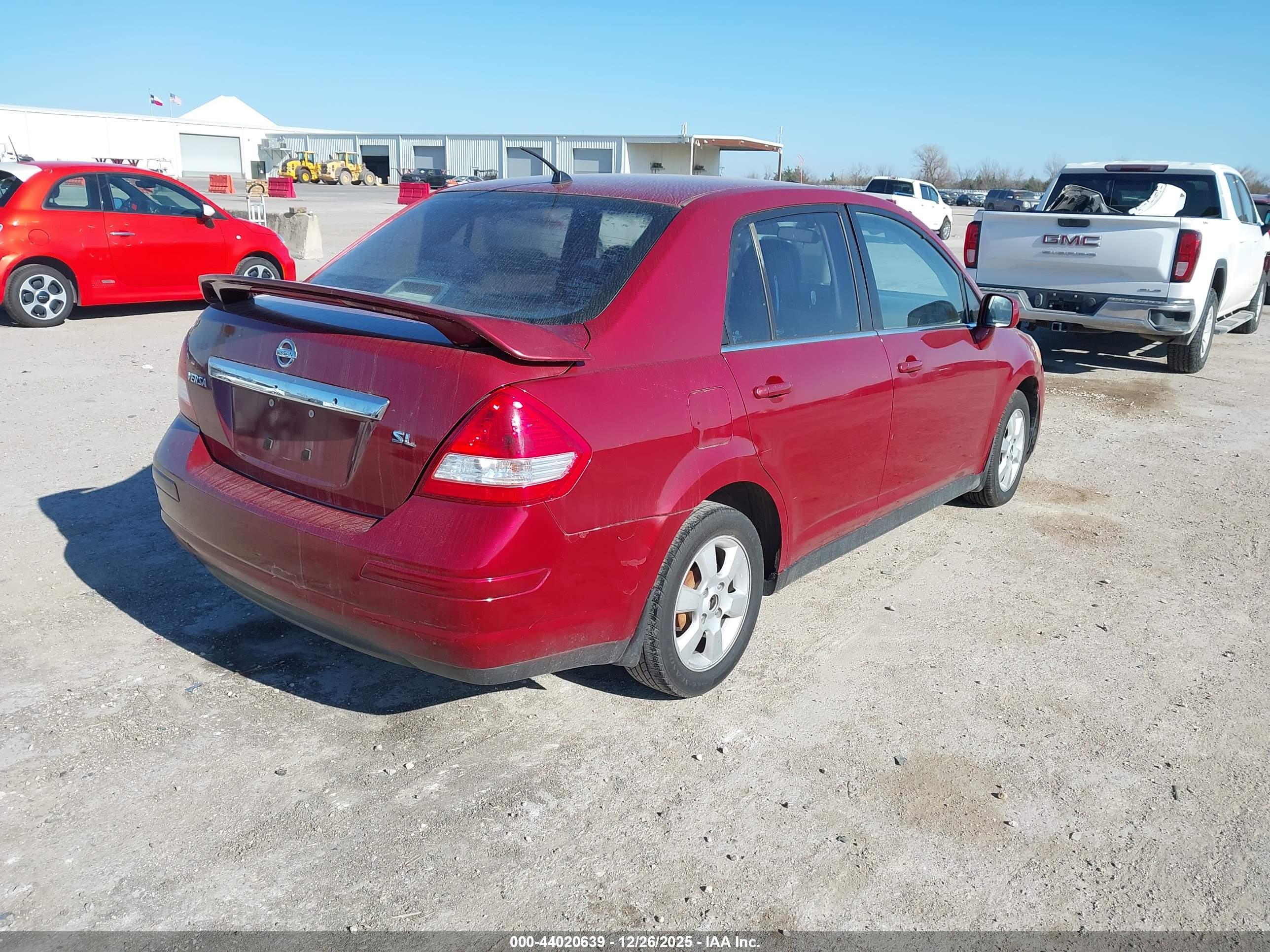 NISSAN VERSA image 4