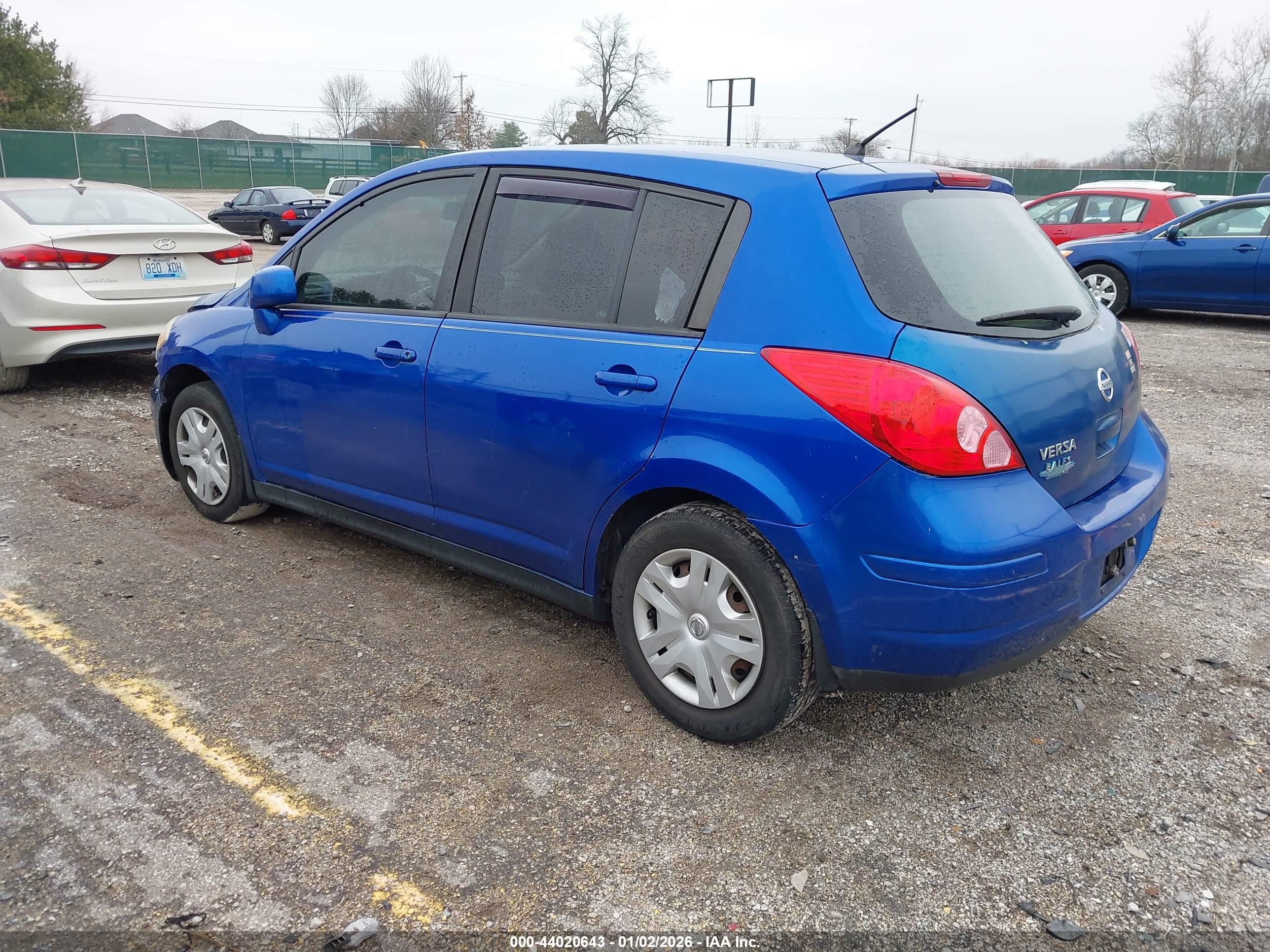 NISSAN VERSA image 3