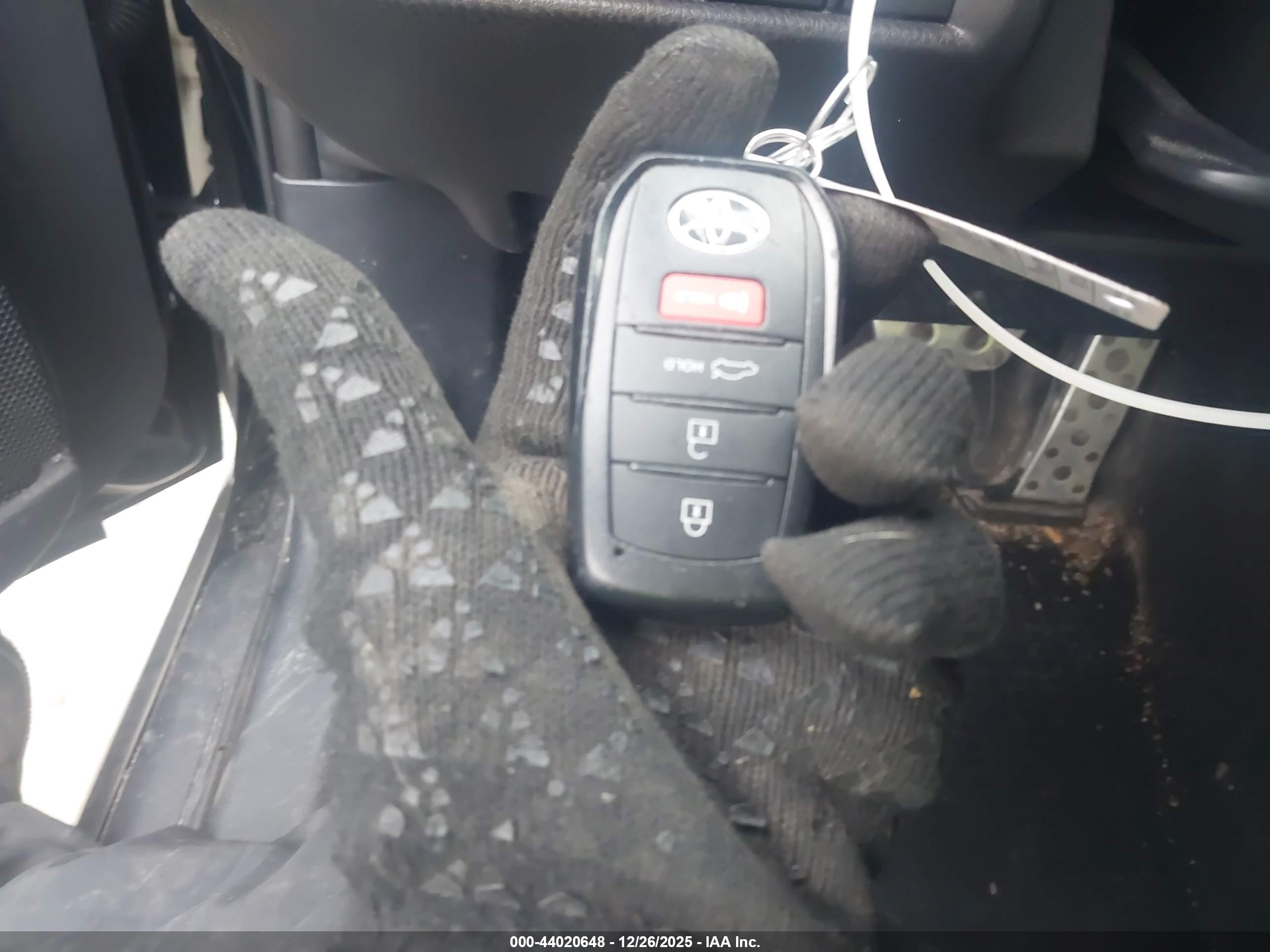 TOYOTA CAMRY image 11