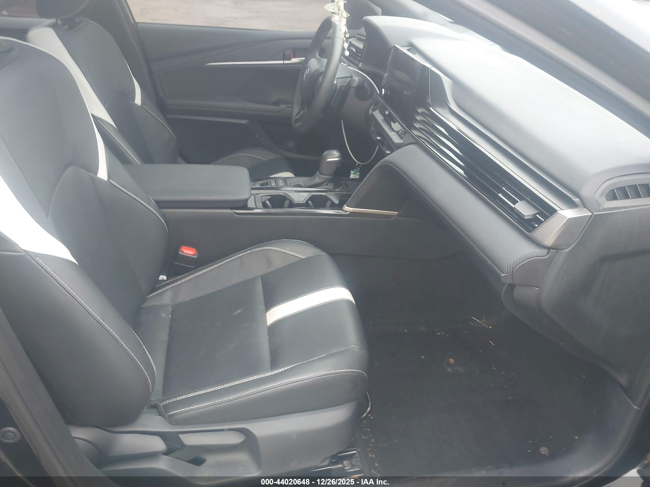 TOYOTA CAMRY image 5