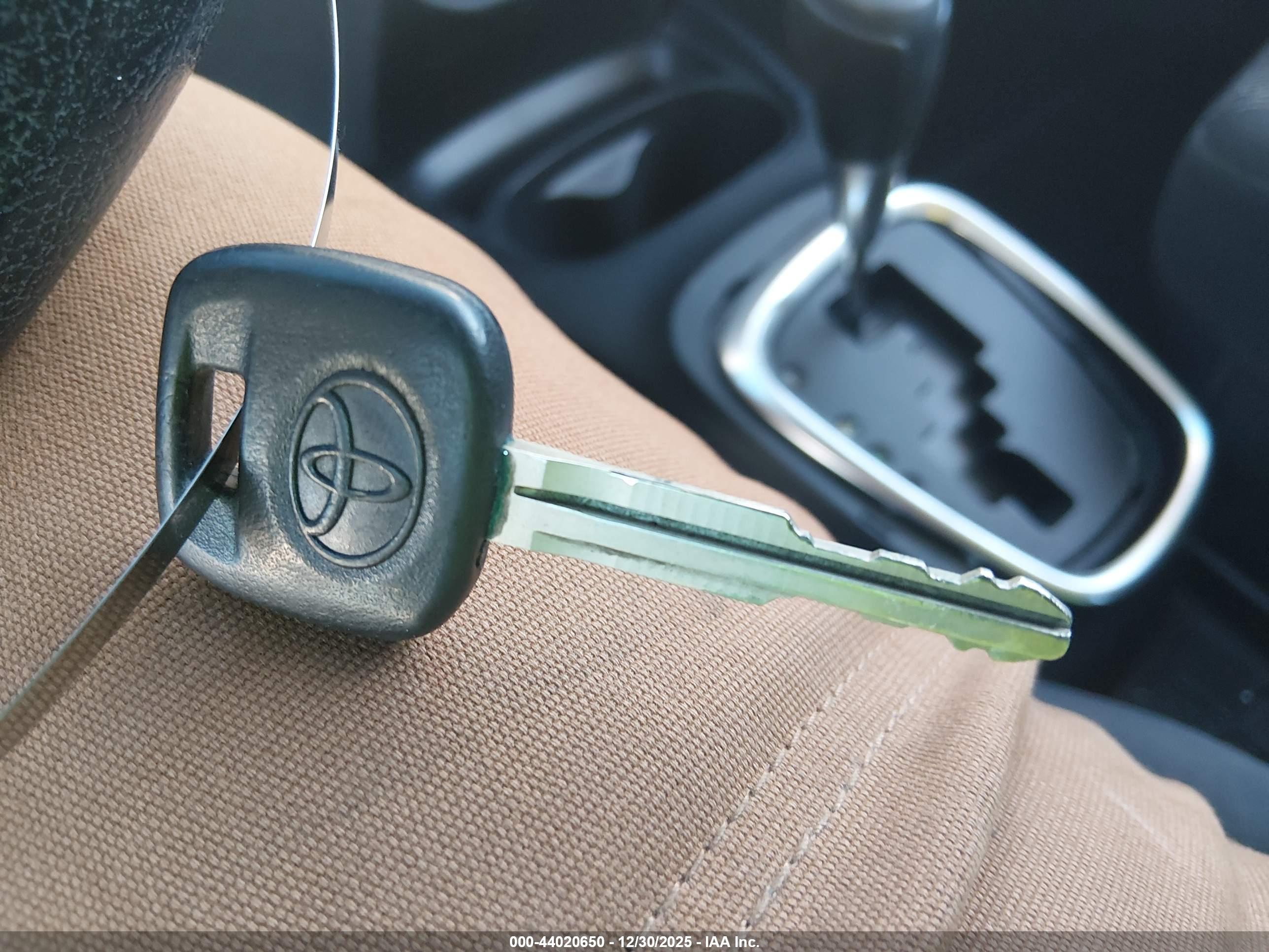 TOYOTA YARIS image 11