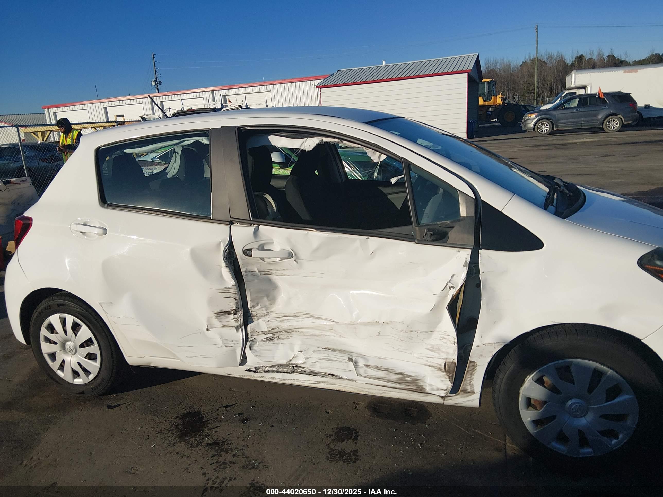 TOYOTA YARIS image 6