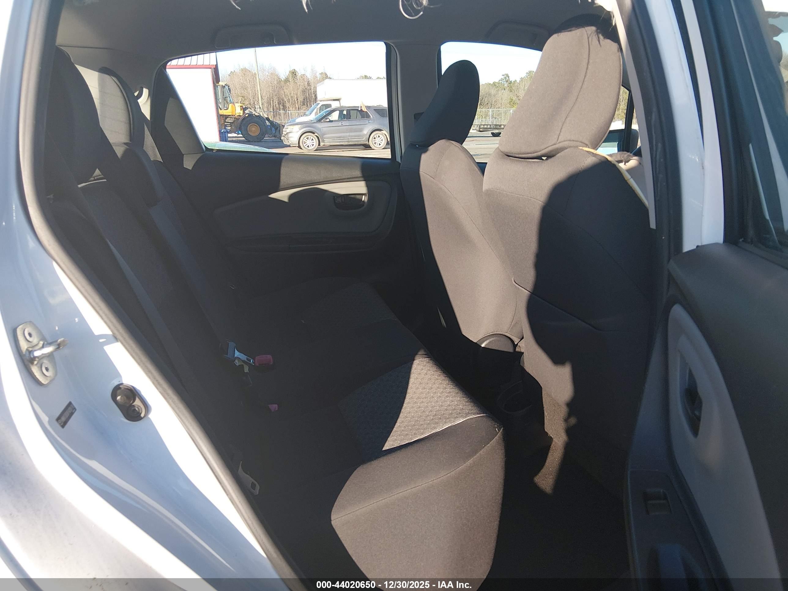 TOYOTA YARIS image 8