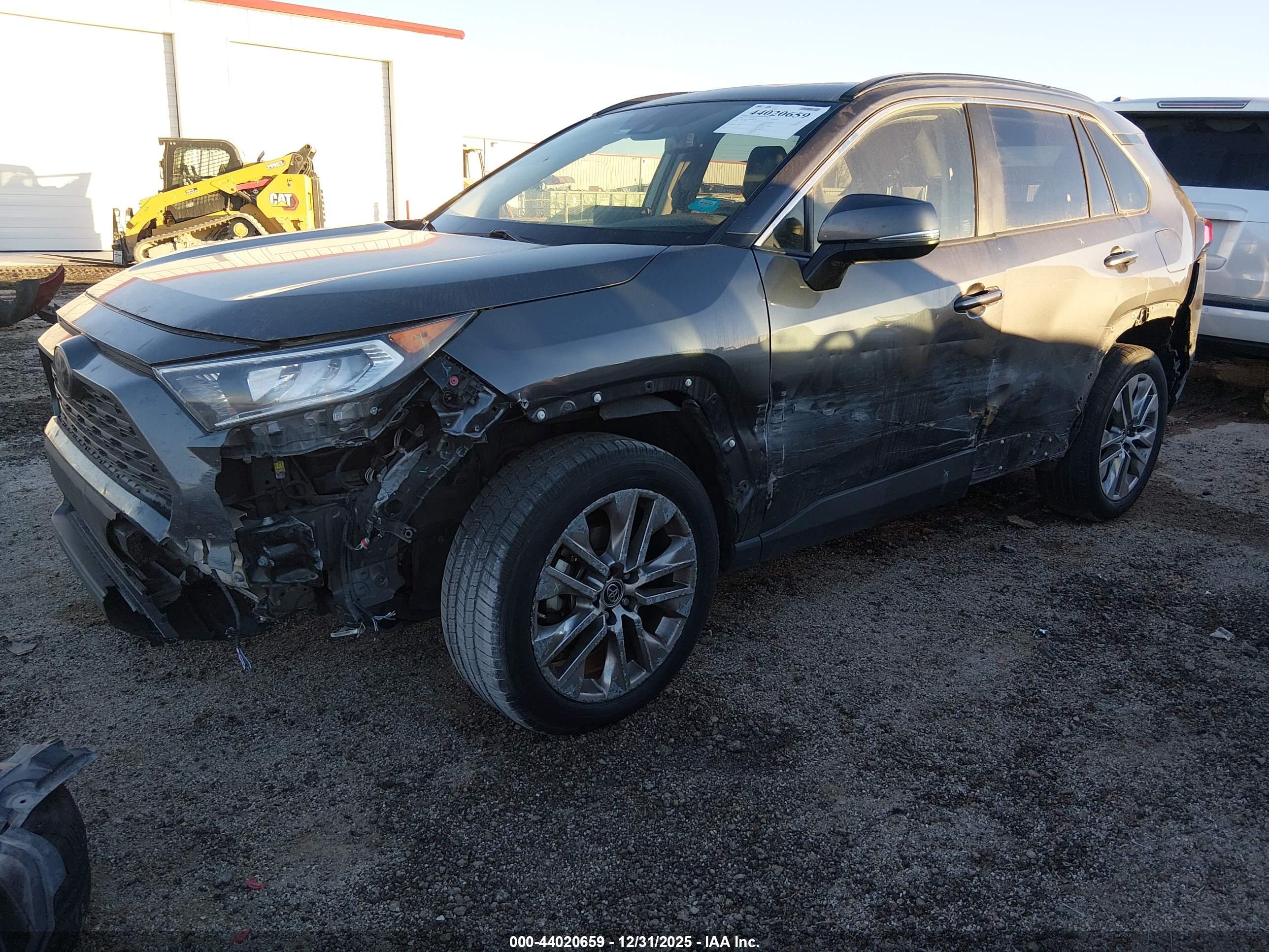 TOYOTA RAV4 image 2