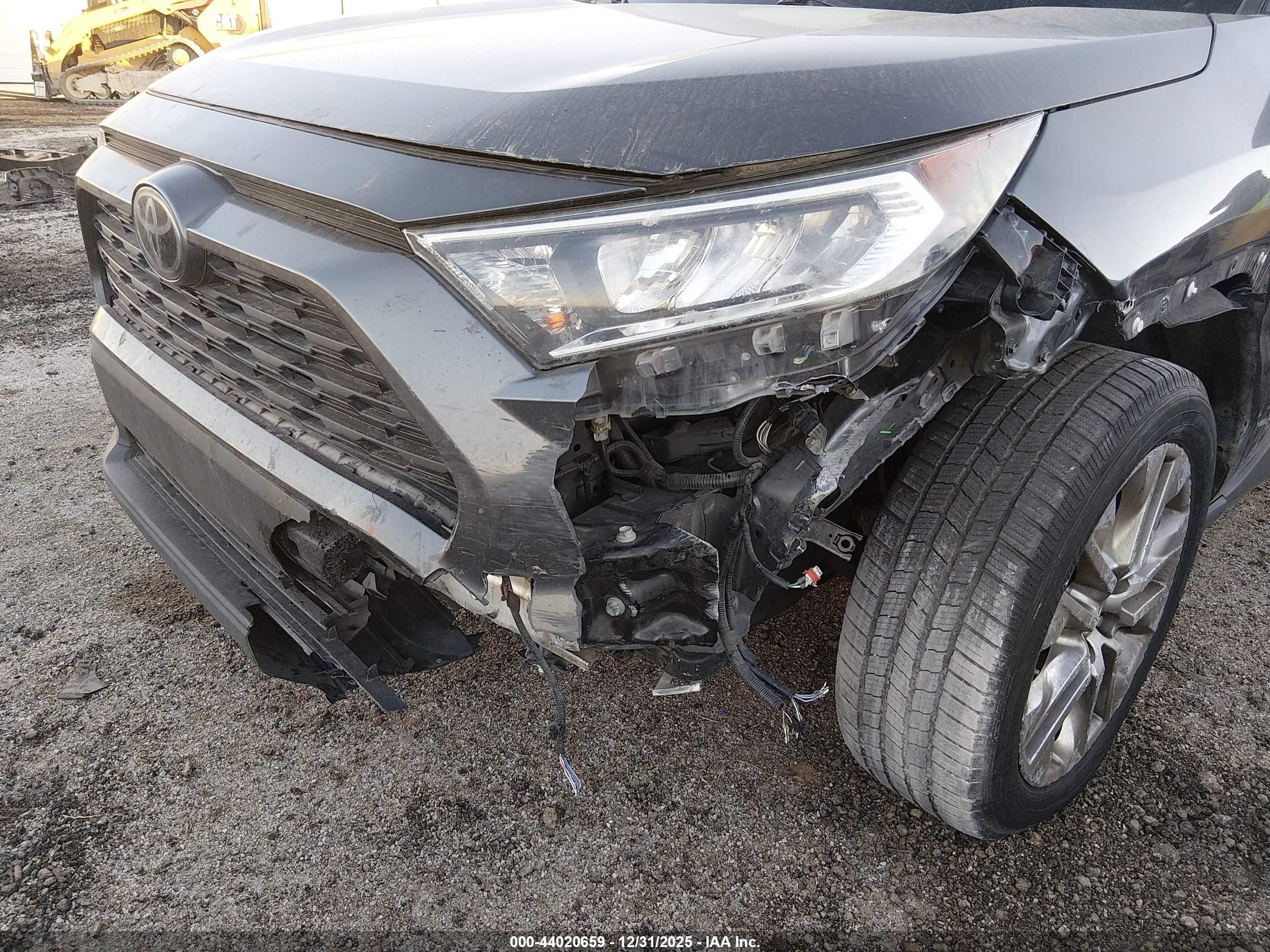 TOYOTA RAV4 image 6