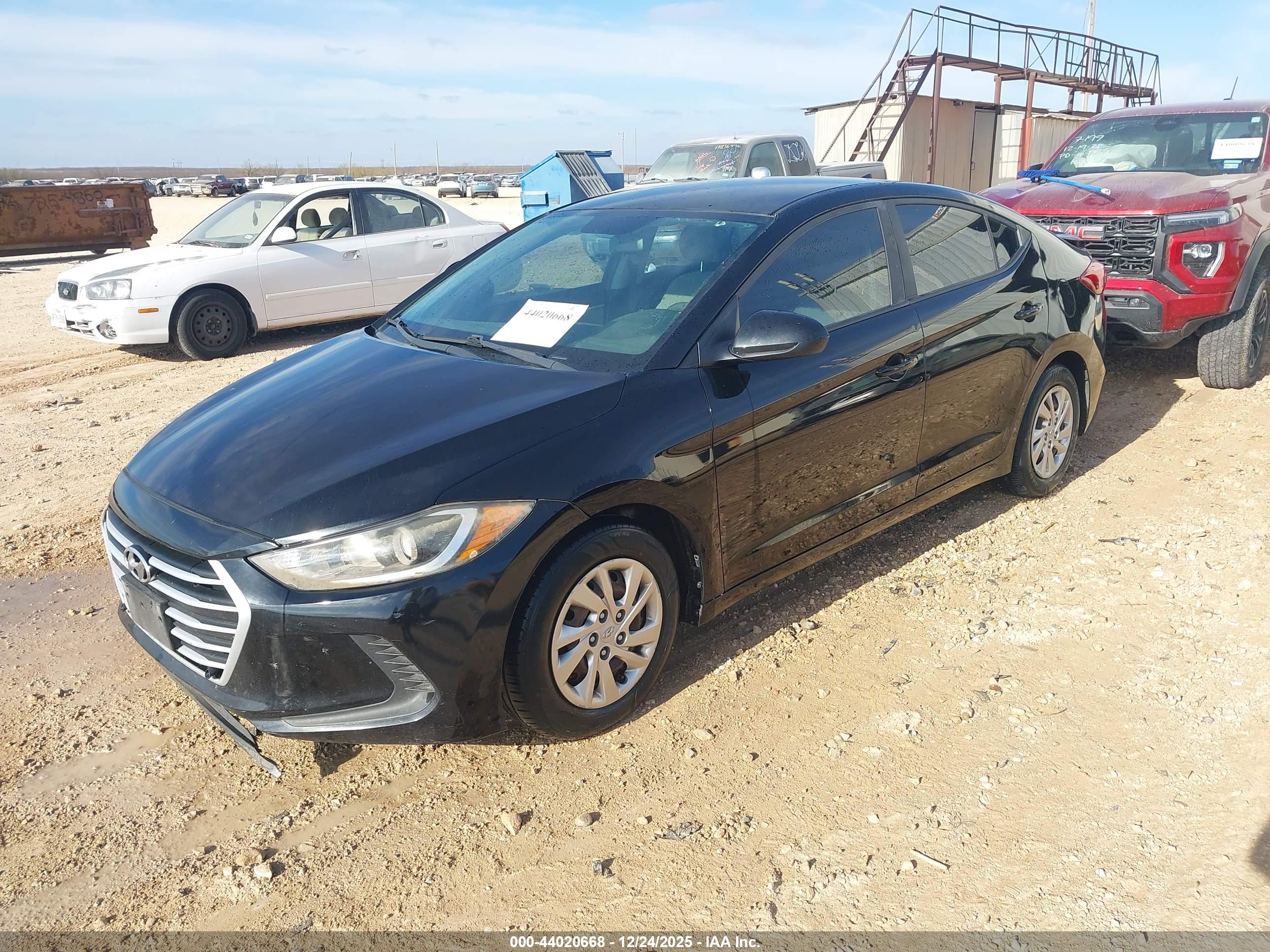 HYUNDAI ELANTRA image 2