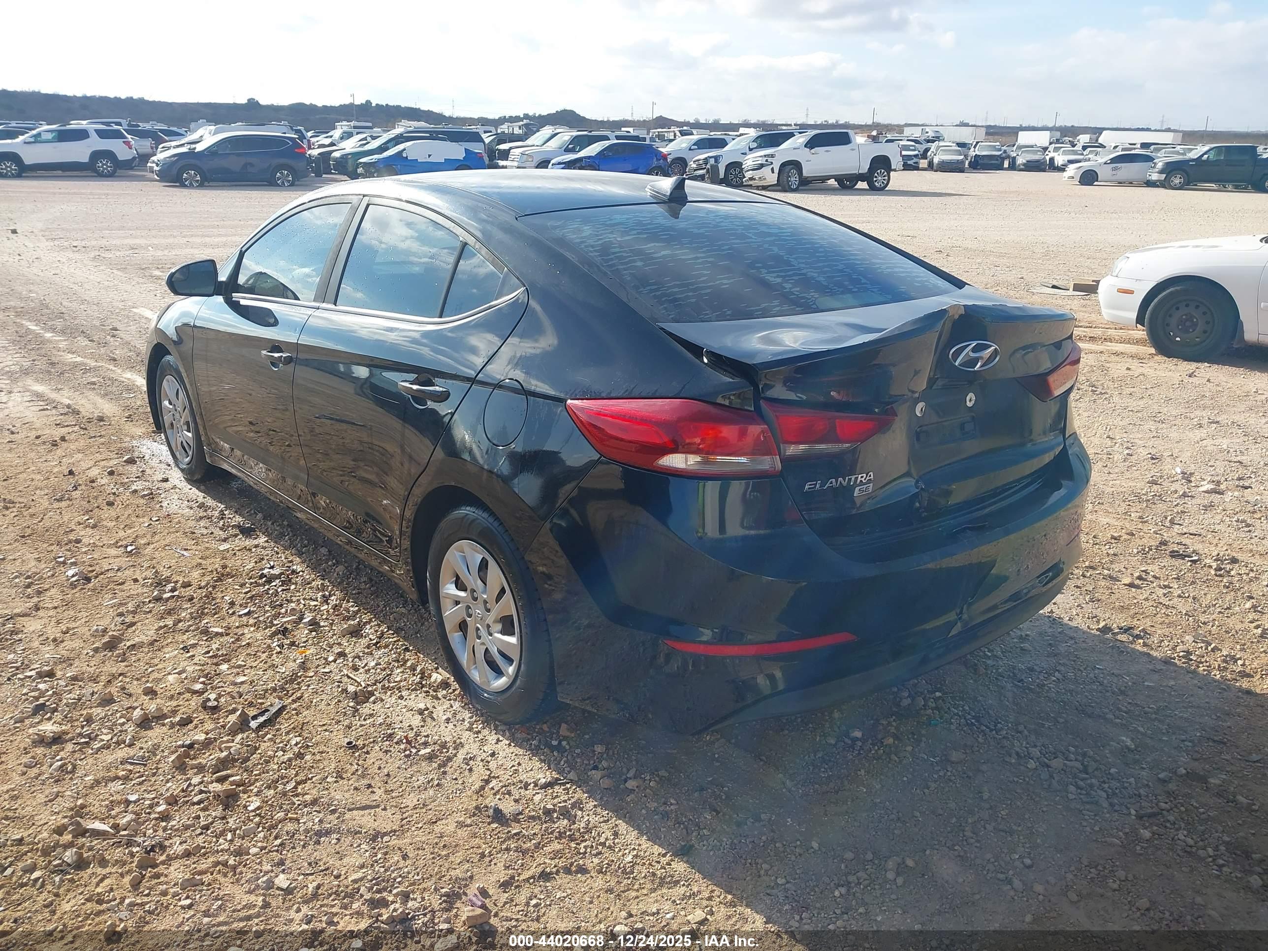 HYUNDAI ELANTRA image 3