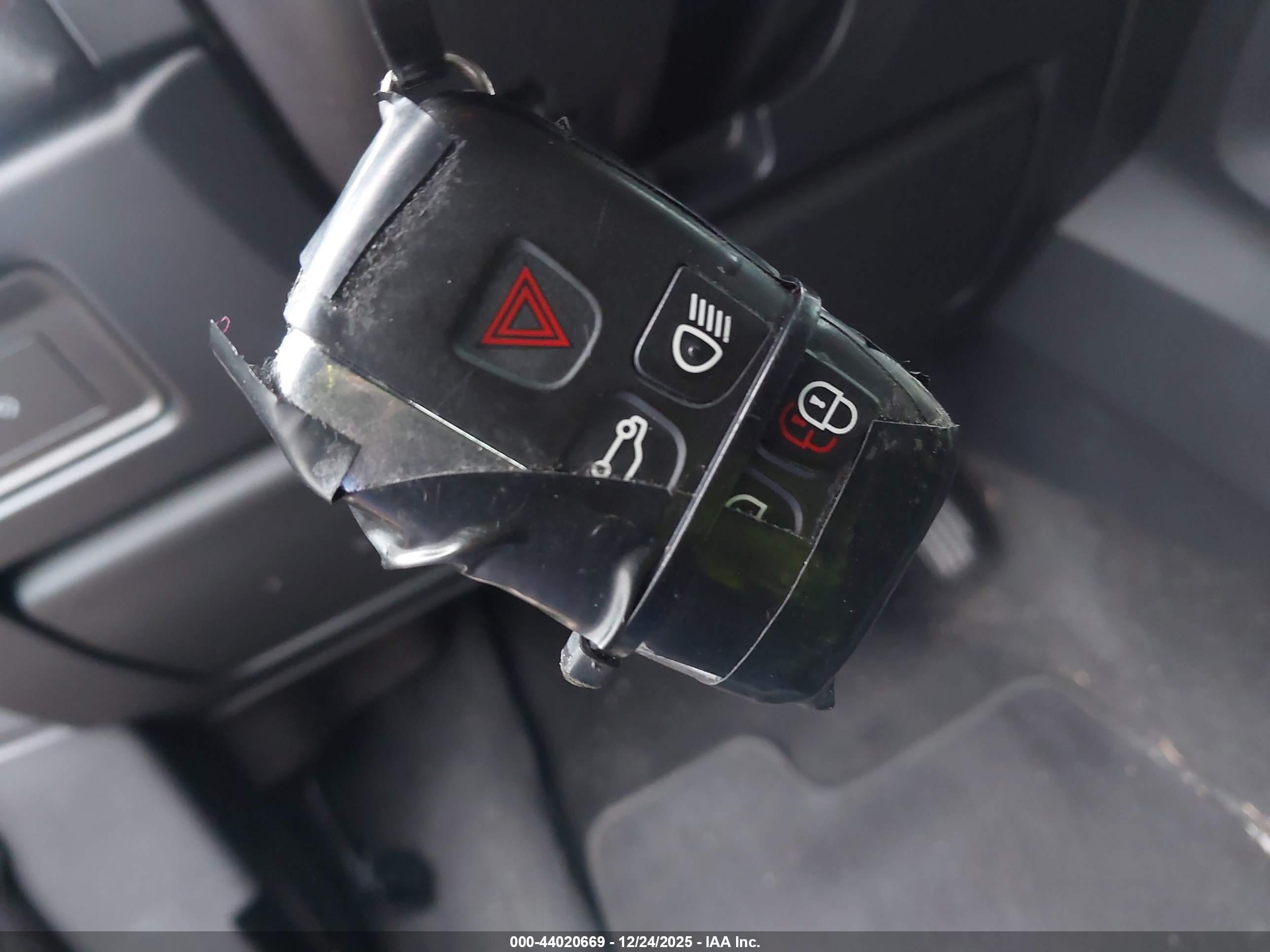 LAND ROVER image 11