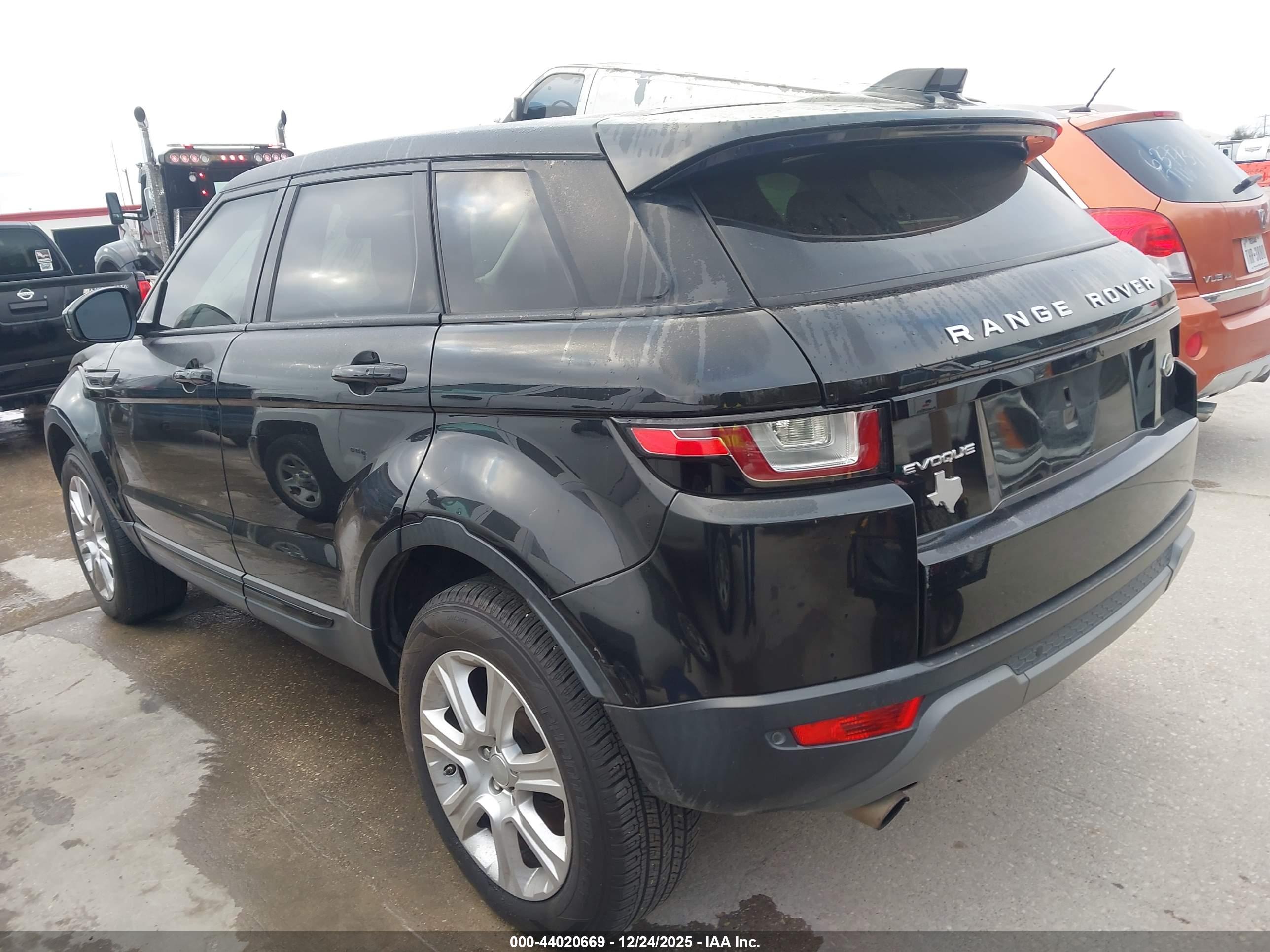 LAND ROVER image 3