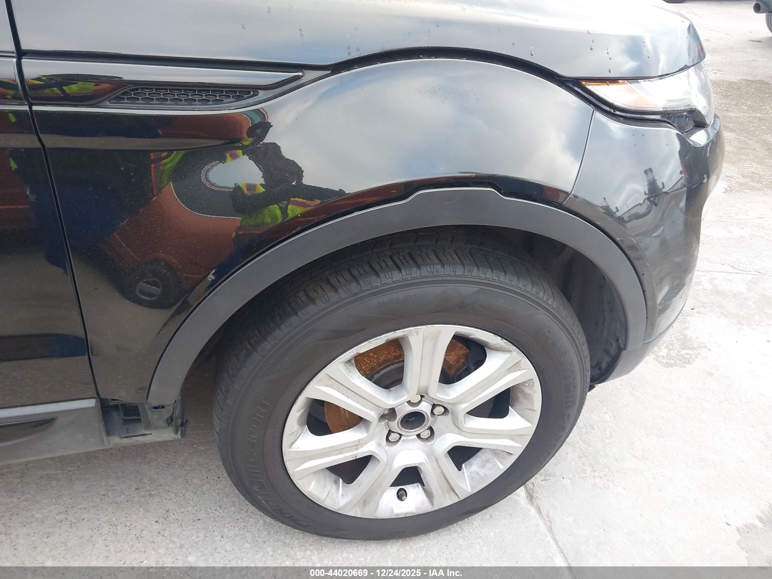 LAND ROVER image 6
