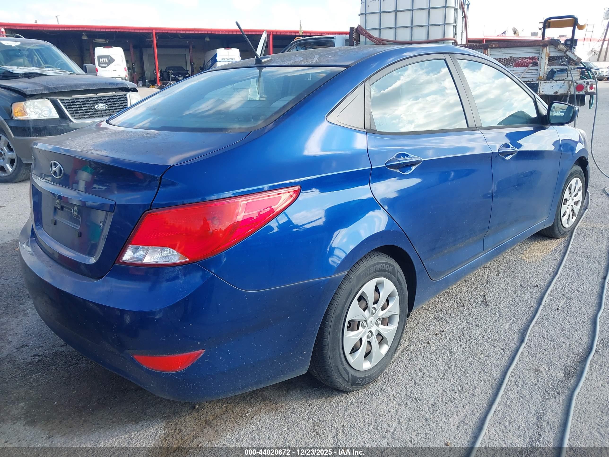 HYUNDAI ACCENT image 4