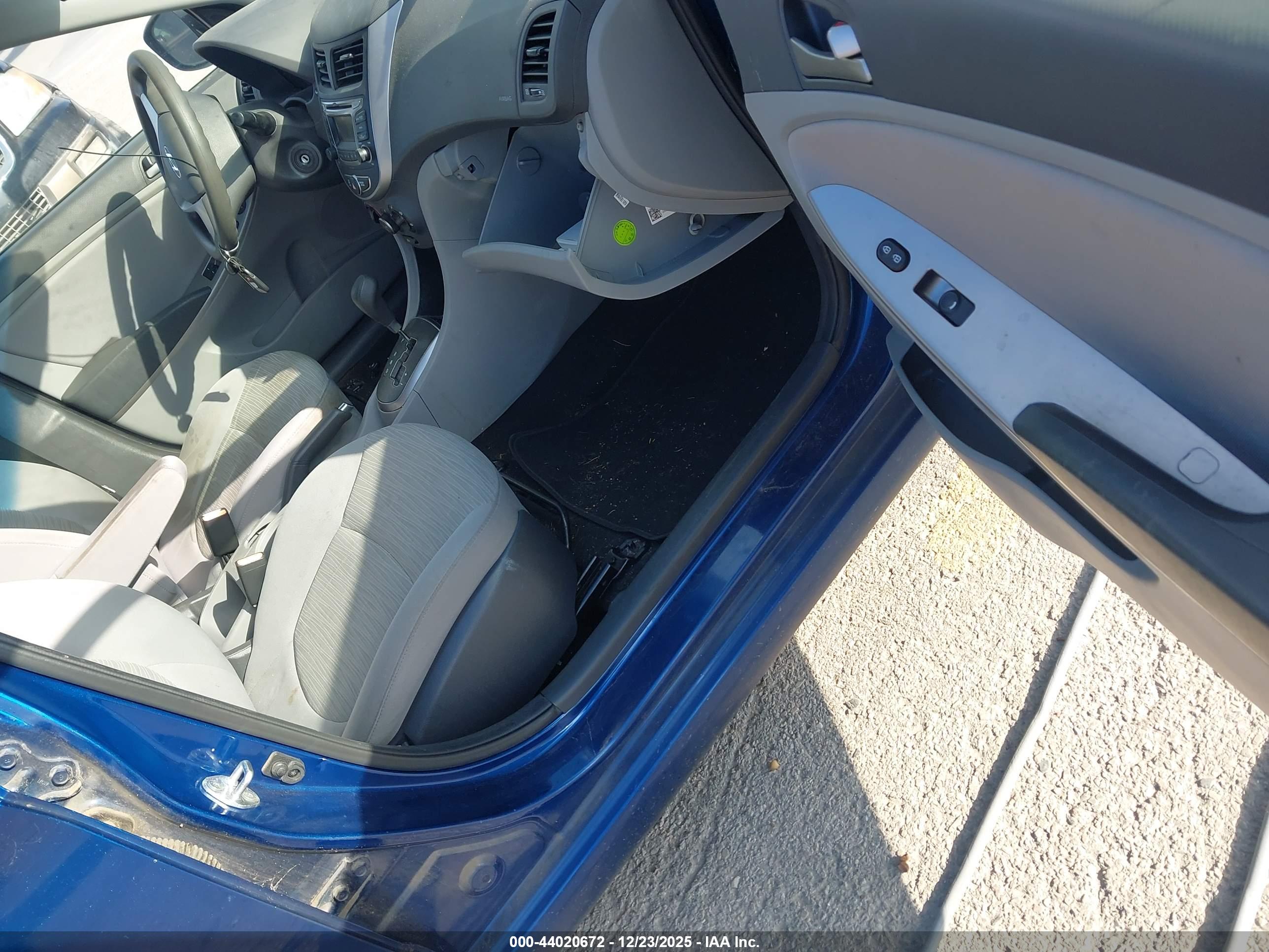 HYUNDAI ACCENT image 5