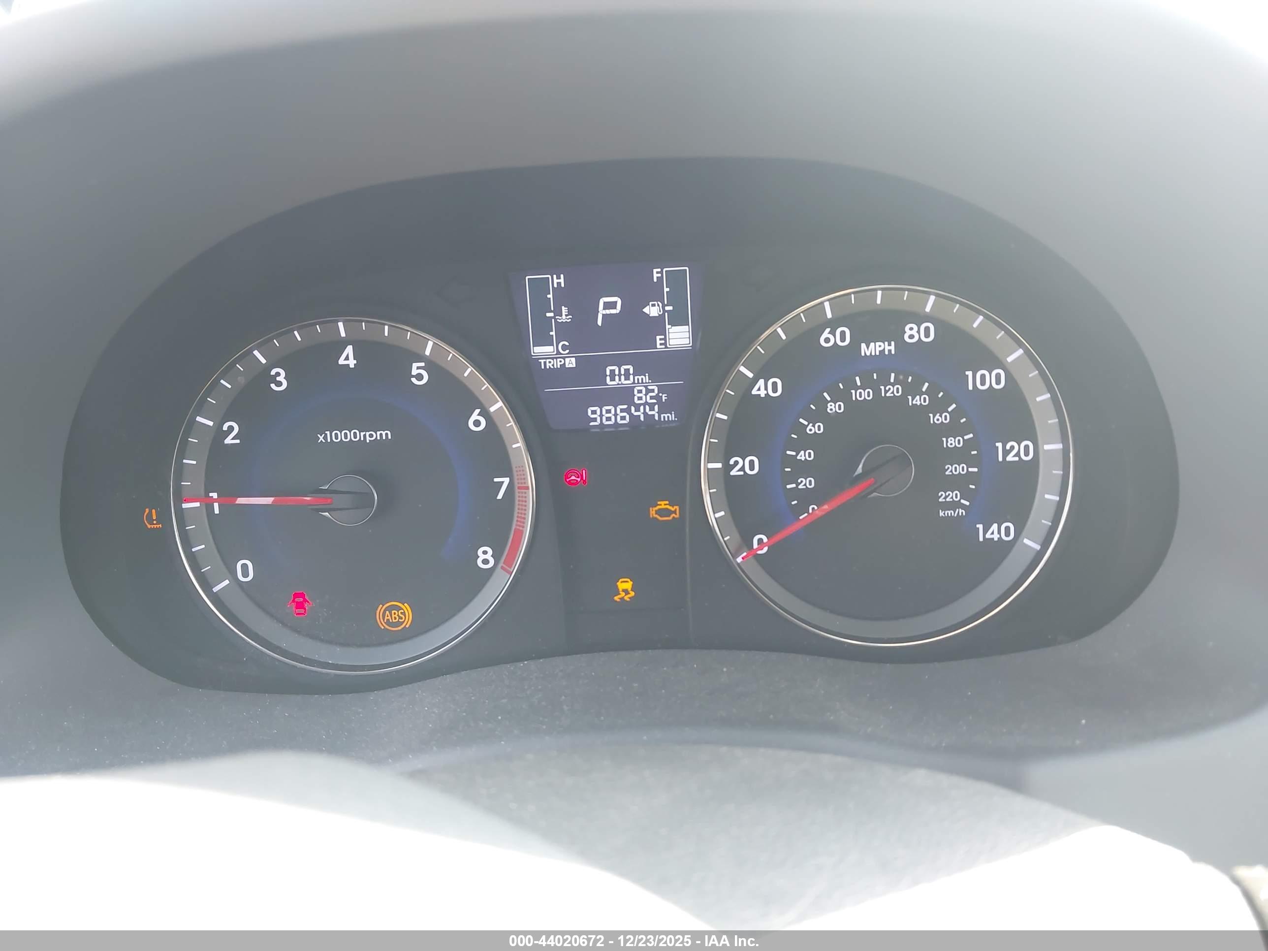 HYUNDAI ACCENT image 7