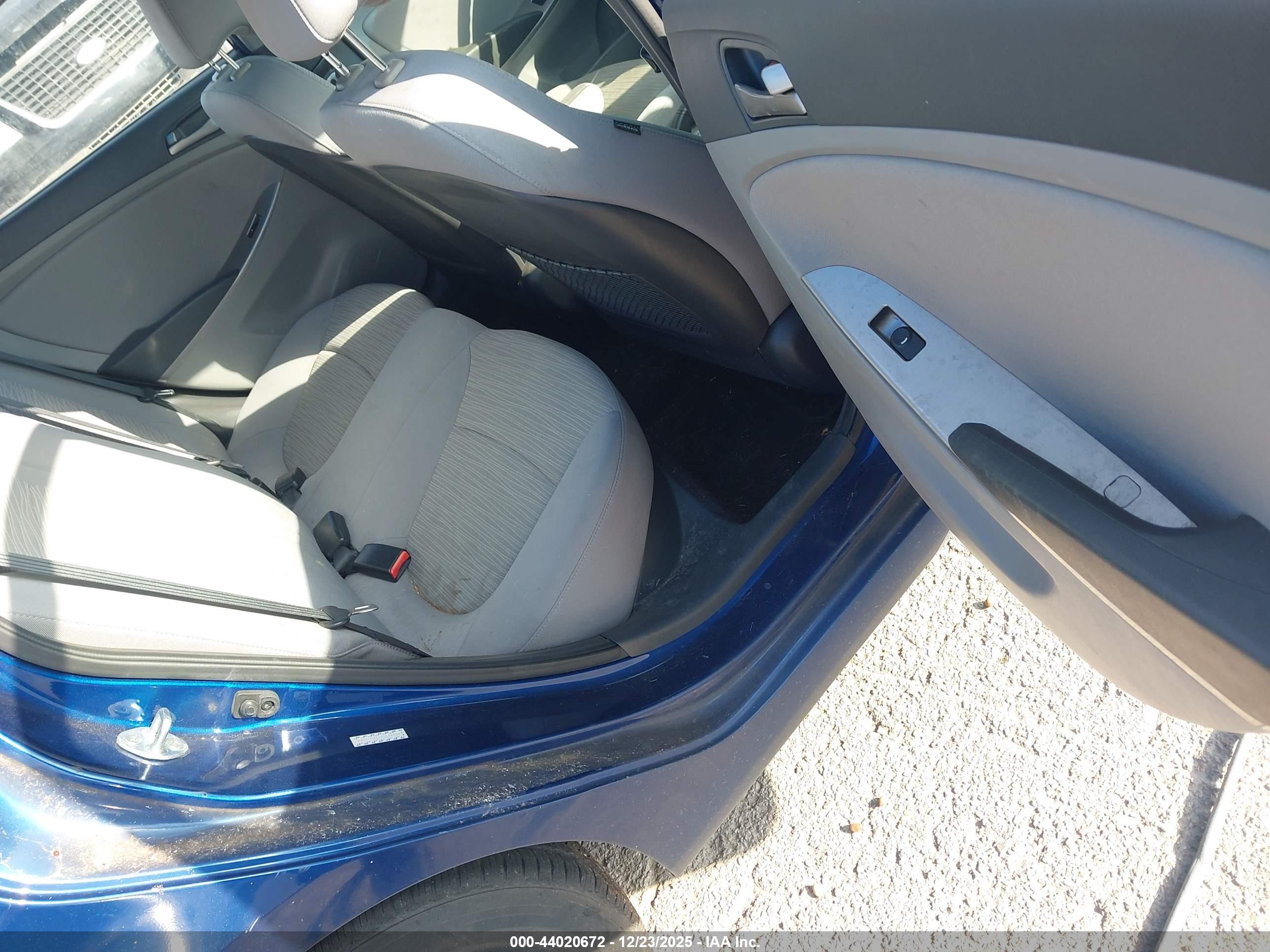 HYUNDAI ACCENT image 8